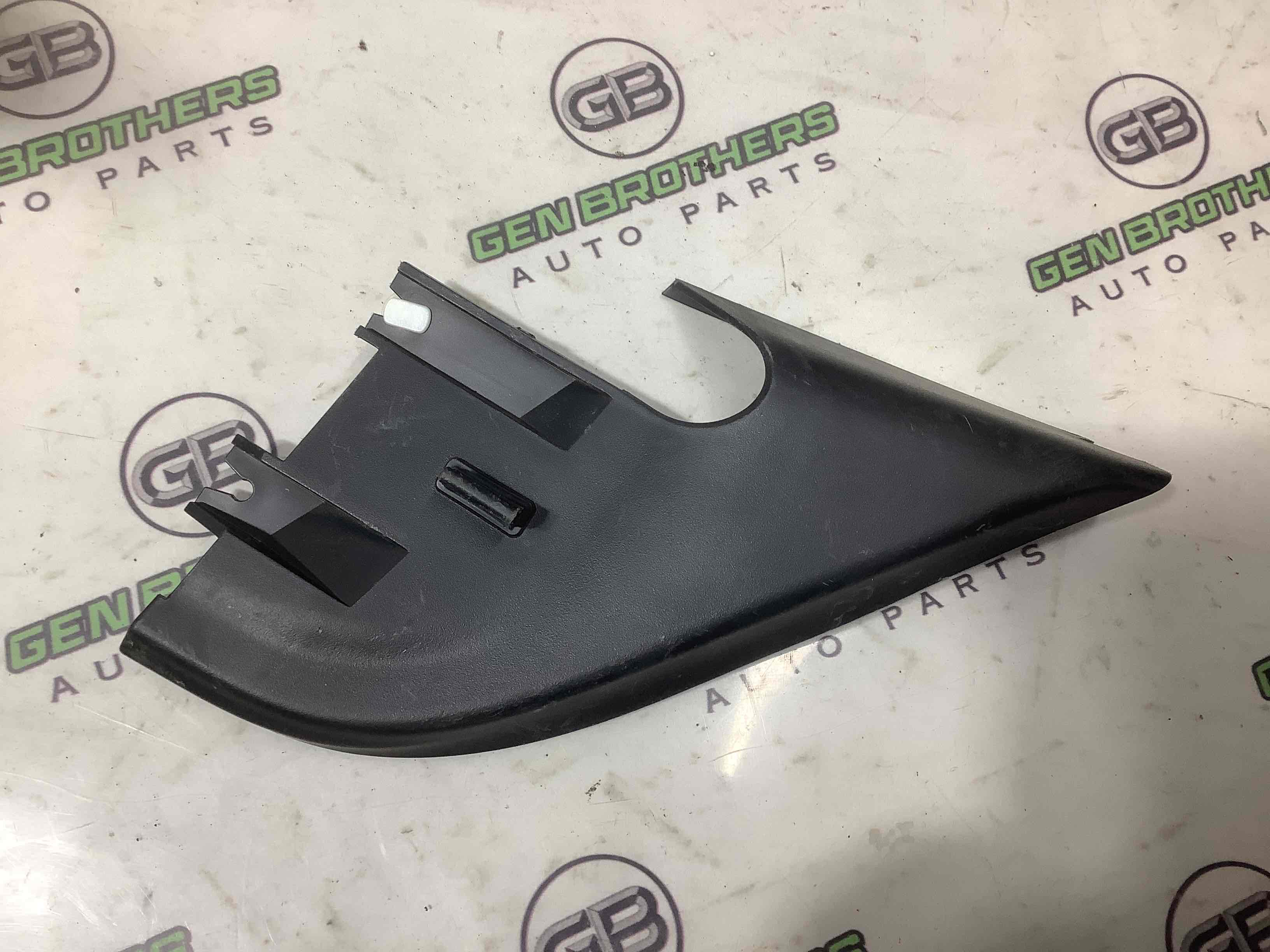 Корпус, накладка, кріплення лівого дзеркала