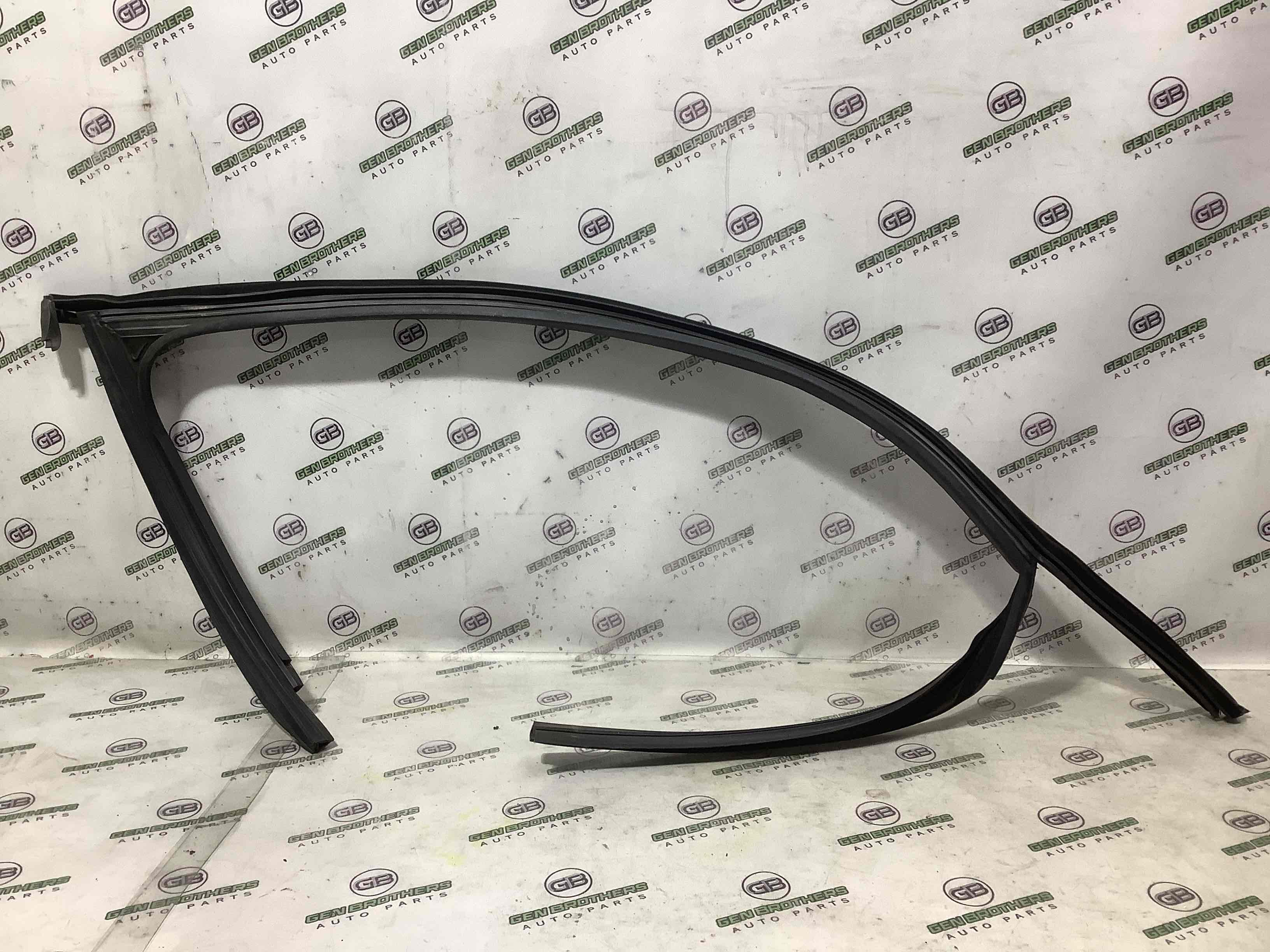 Ущільнювач скла, двері