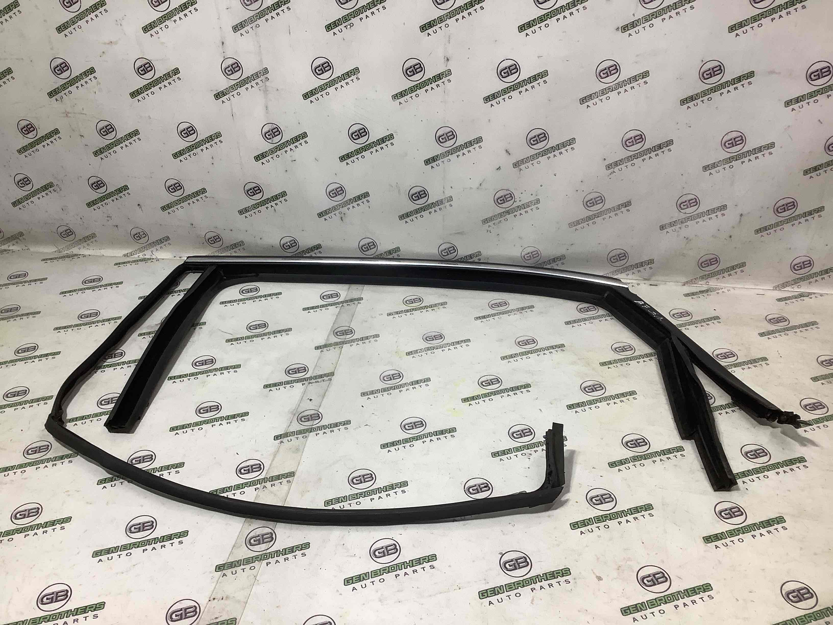 Ущільнювач скла, двері