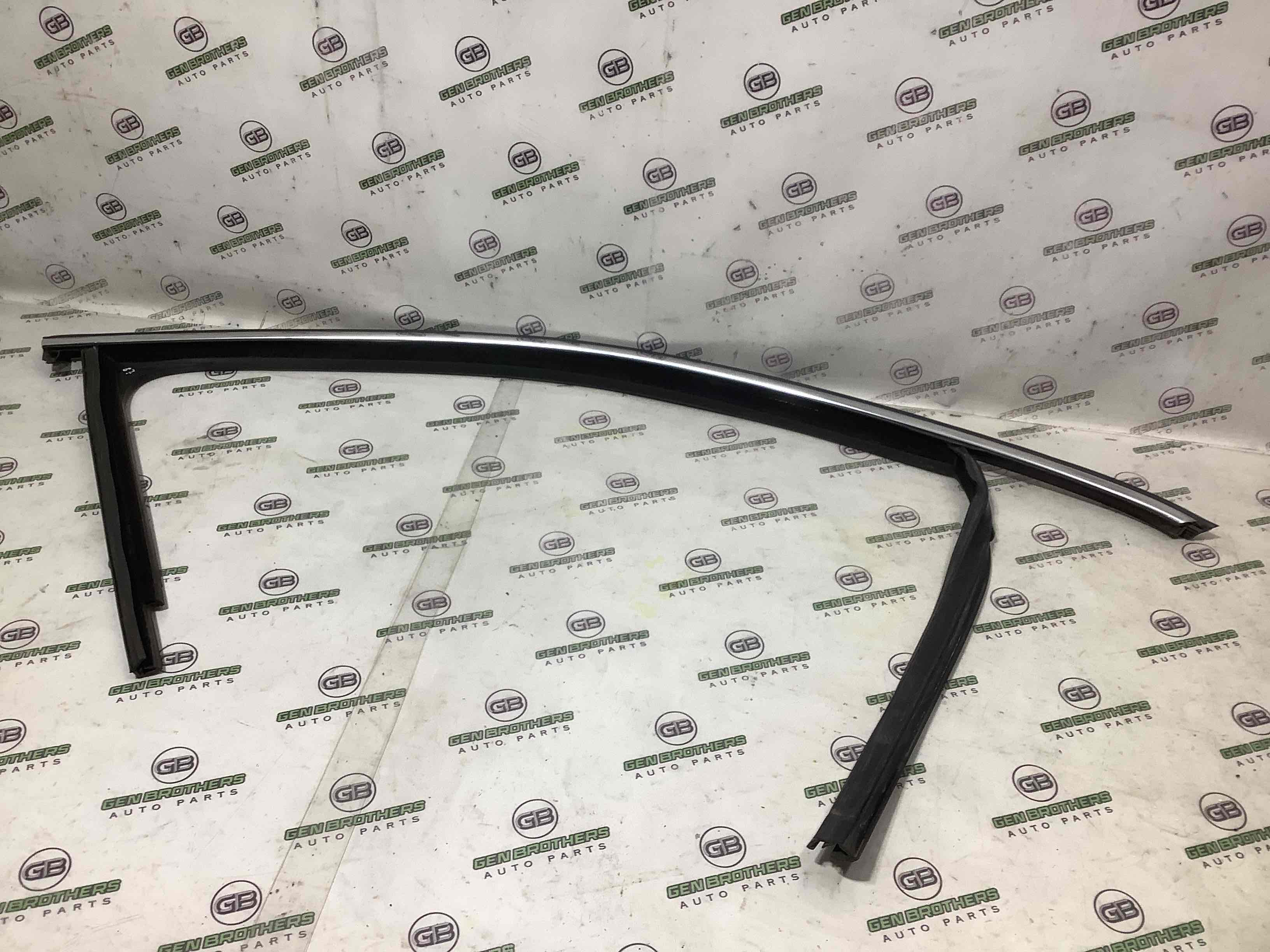 Ущільнювач скла, двері