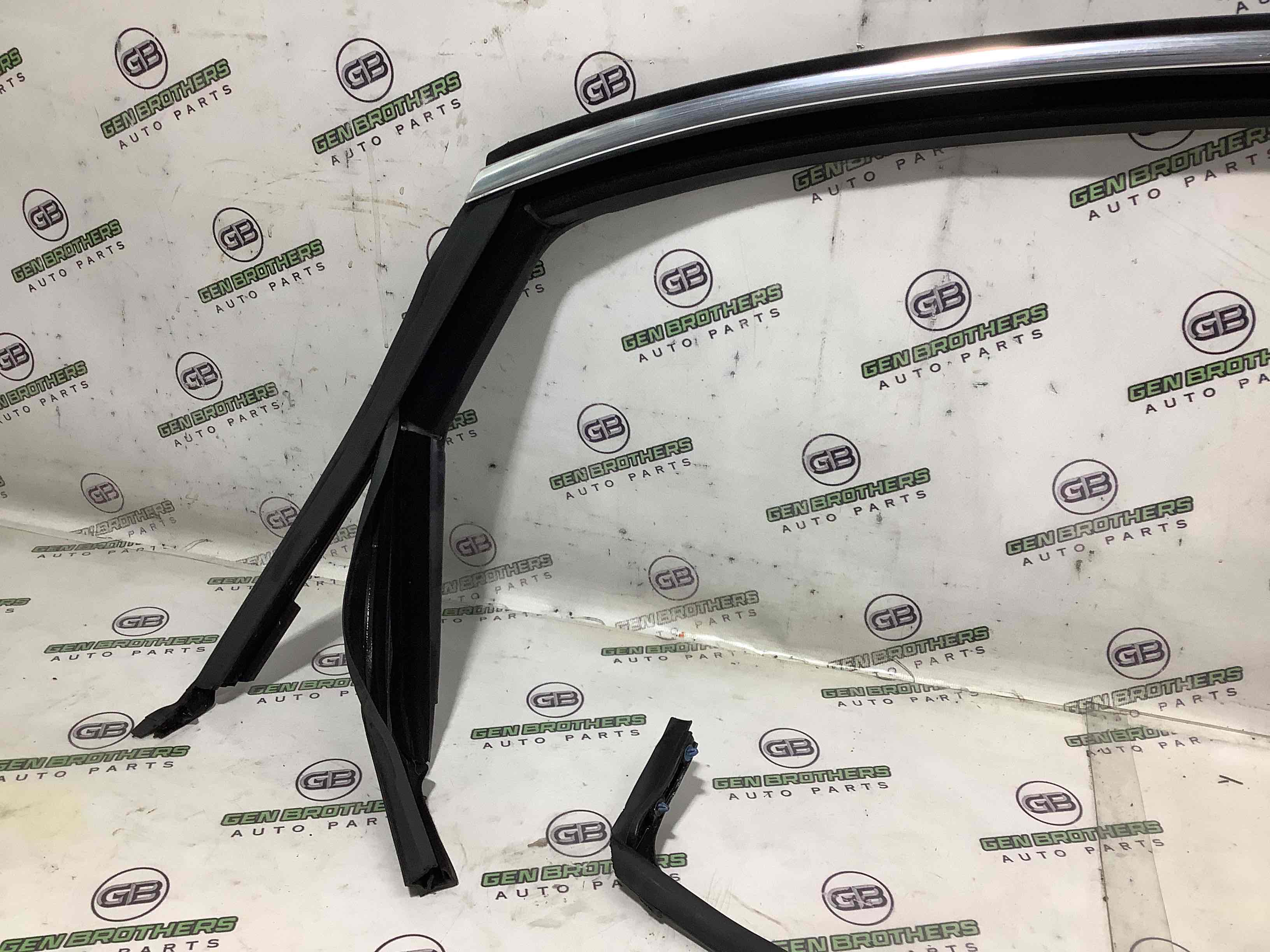 Ущільнювач скла, двері