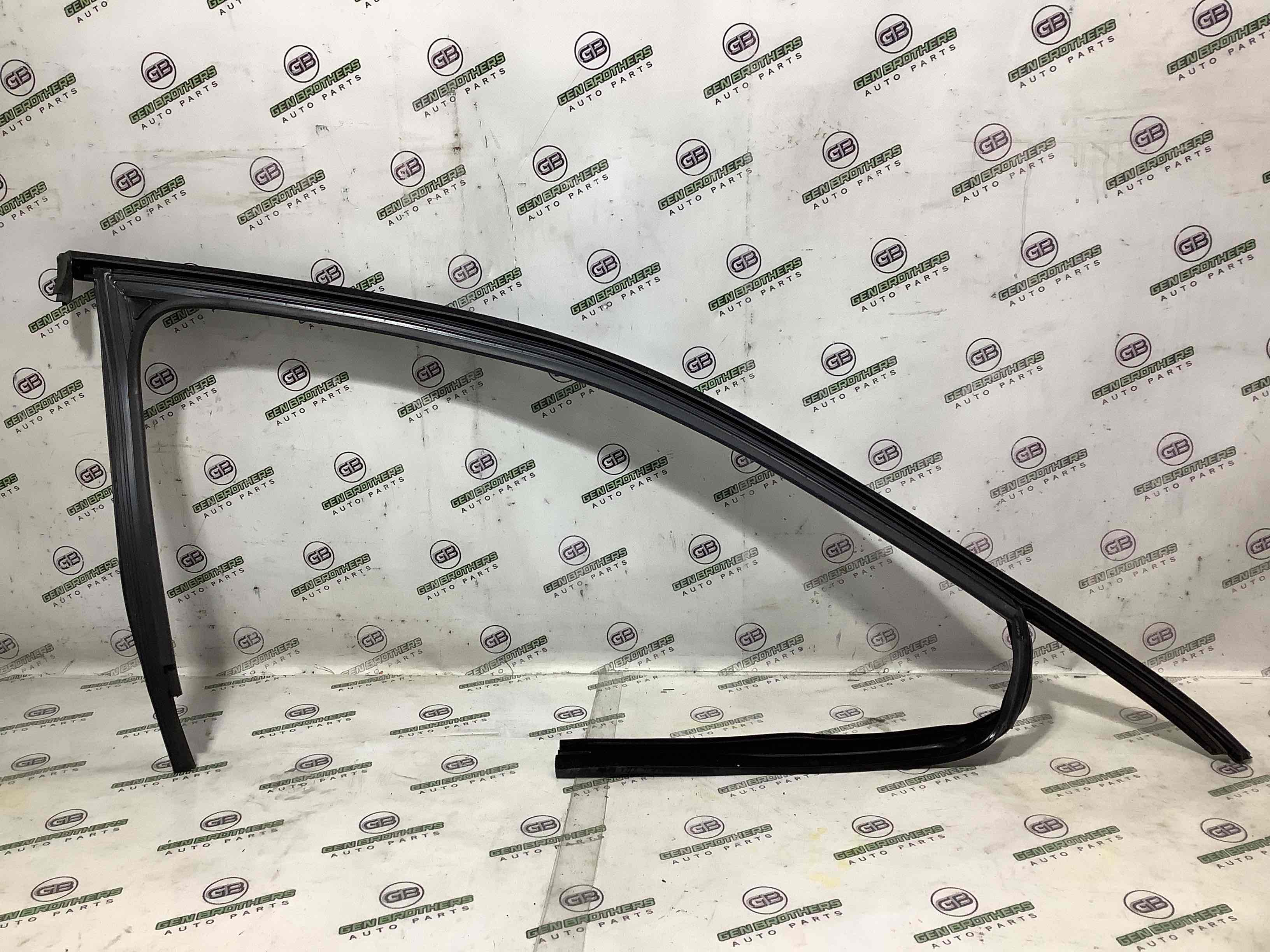 Ущільнювач скла, двері