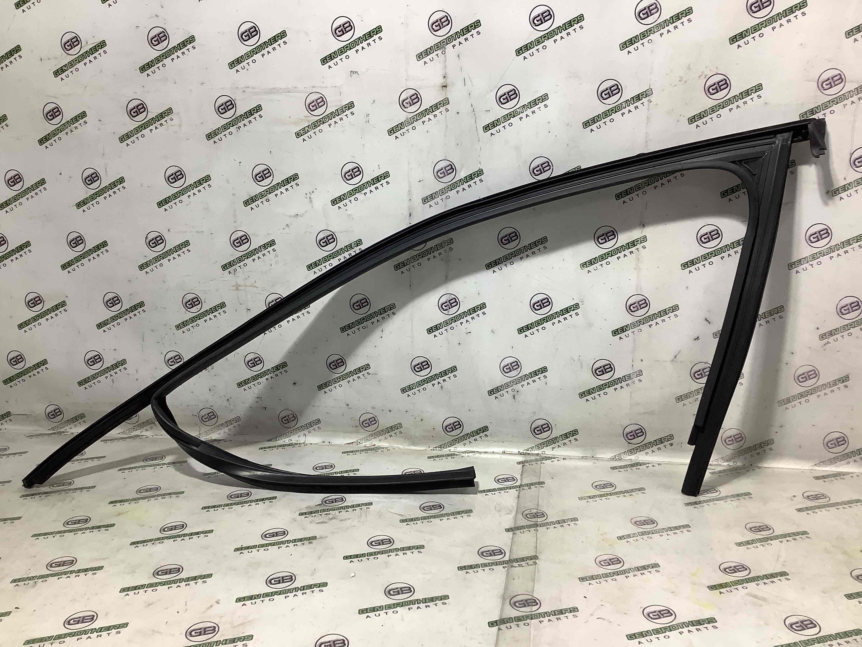 Ущільнювач скла, двері