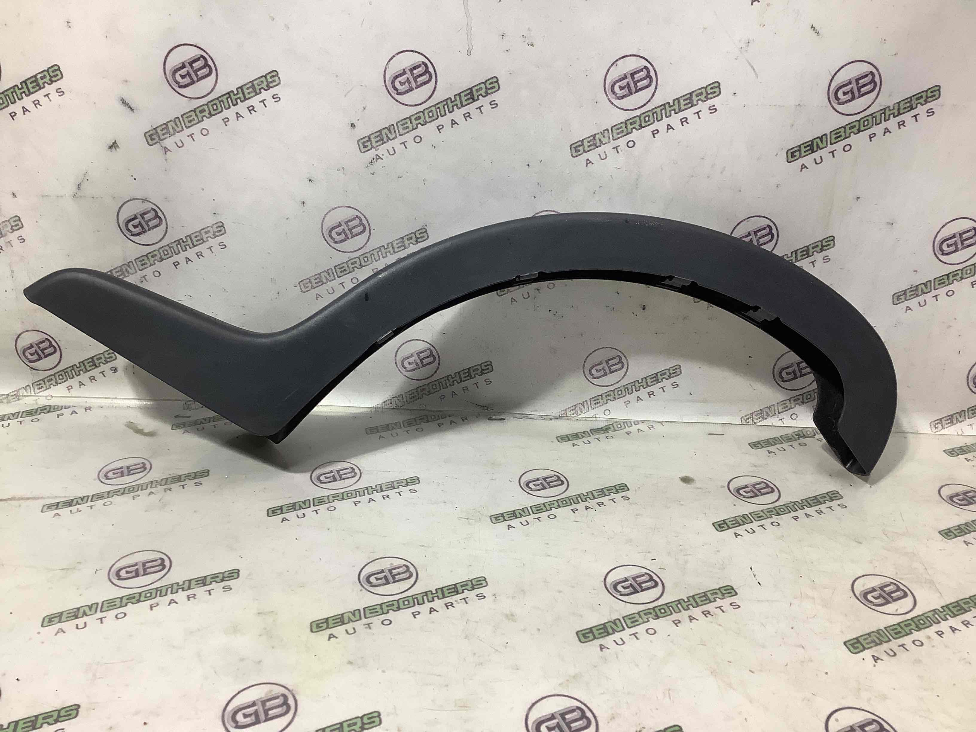 Накладка петлі кришки багажника