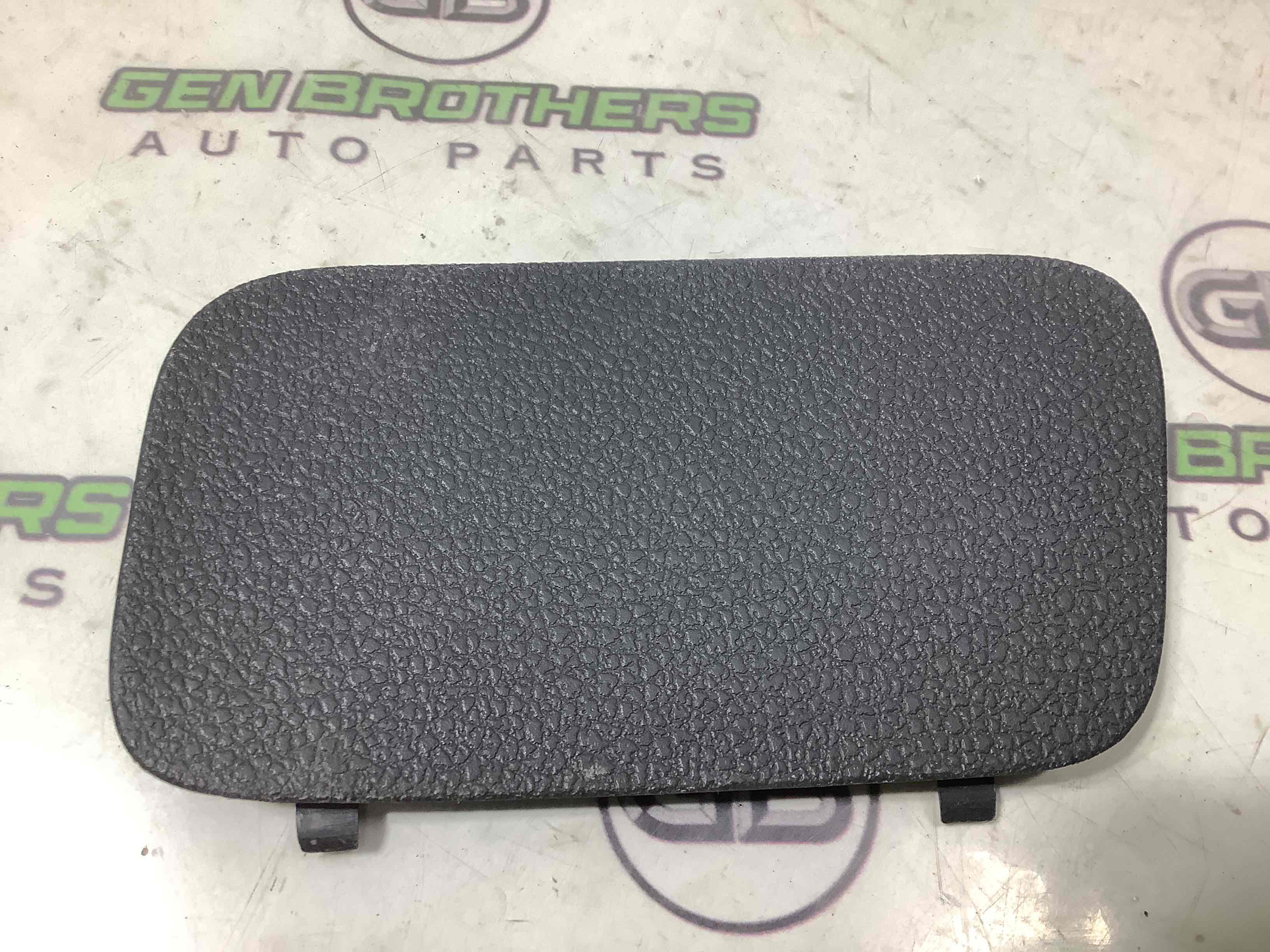 Елементи оздоблення багажника