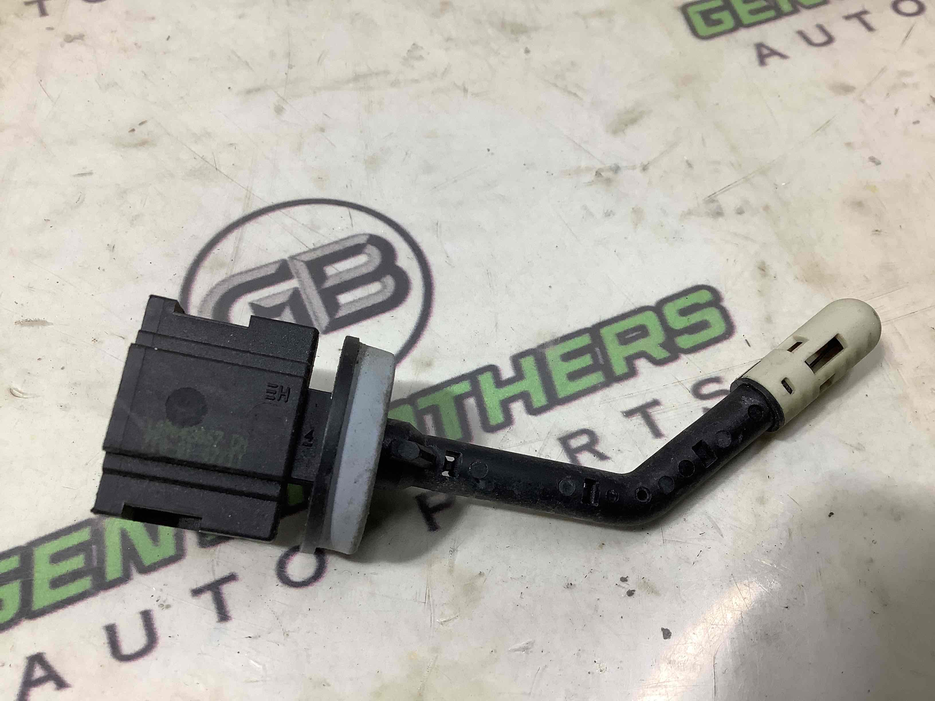 Датчик температури повітря у салоні