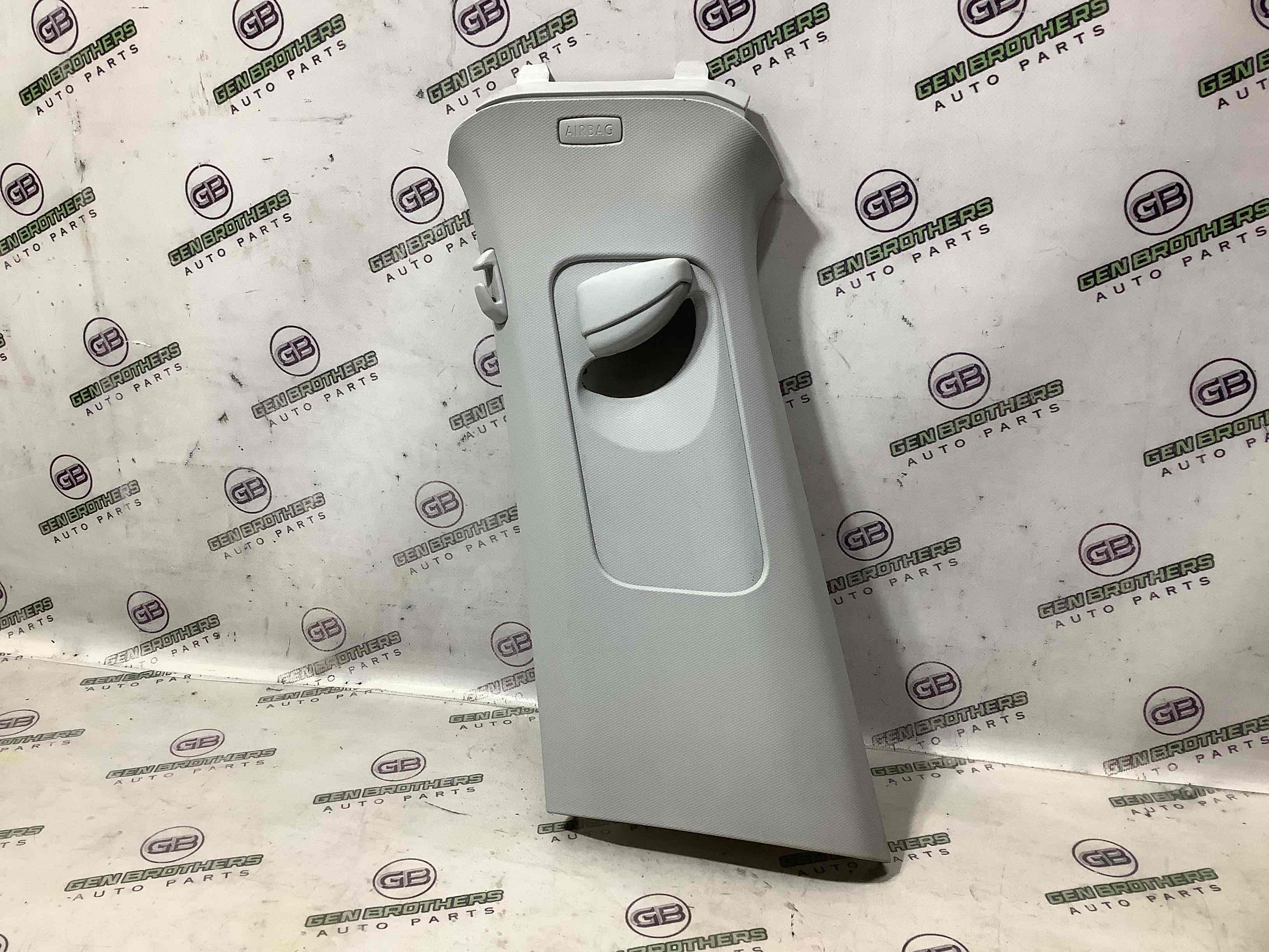 Обшивка центральної стійки ліва