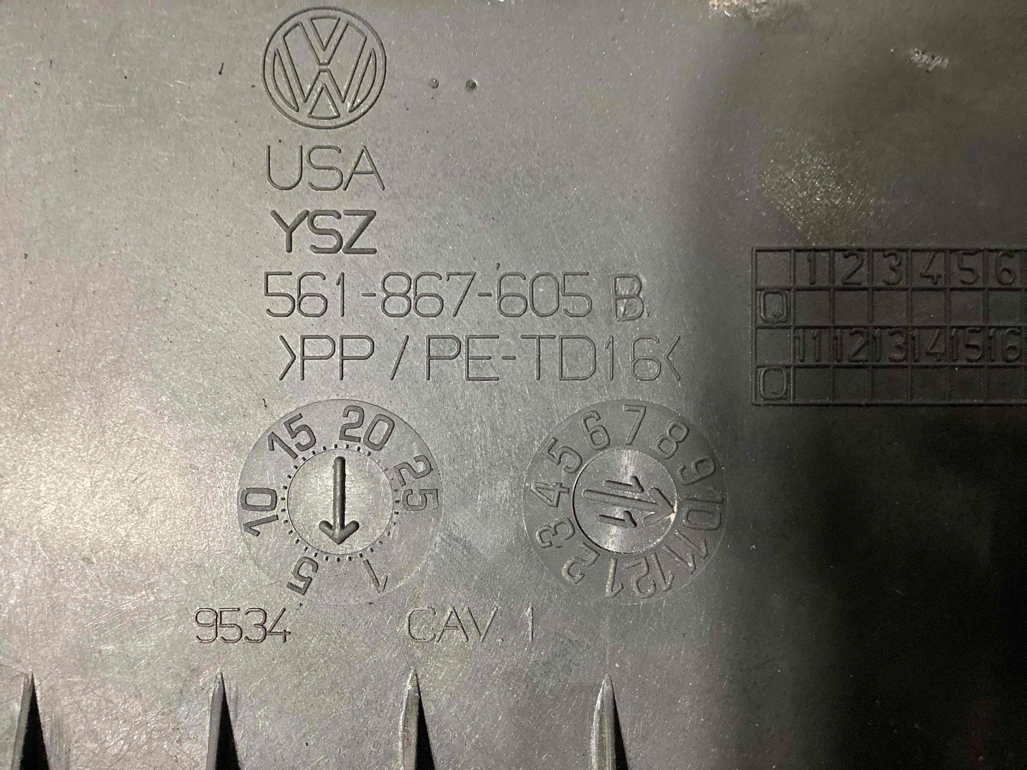 Обшивка кришки багажника