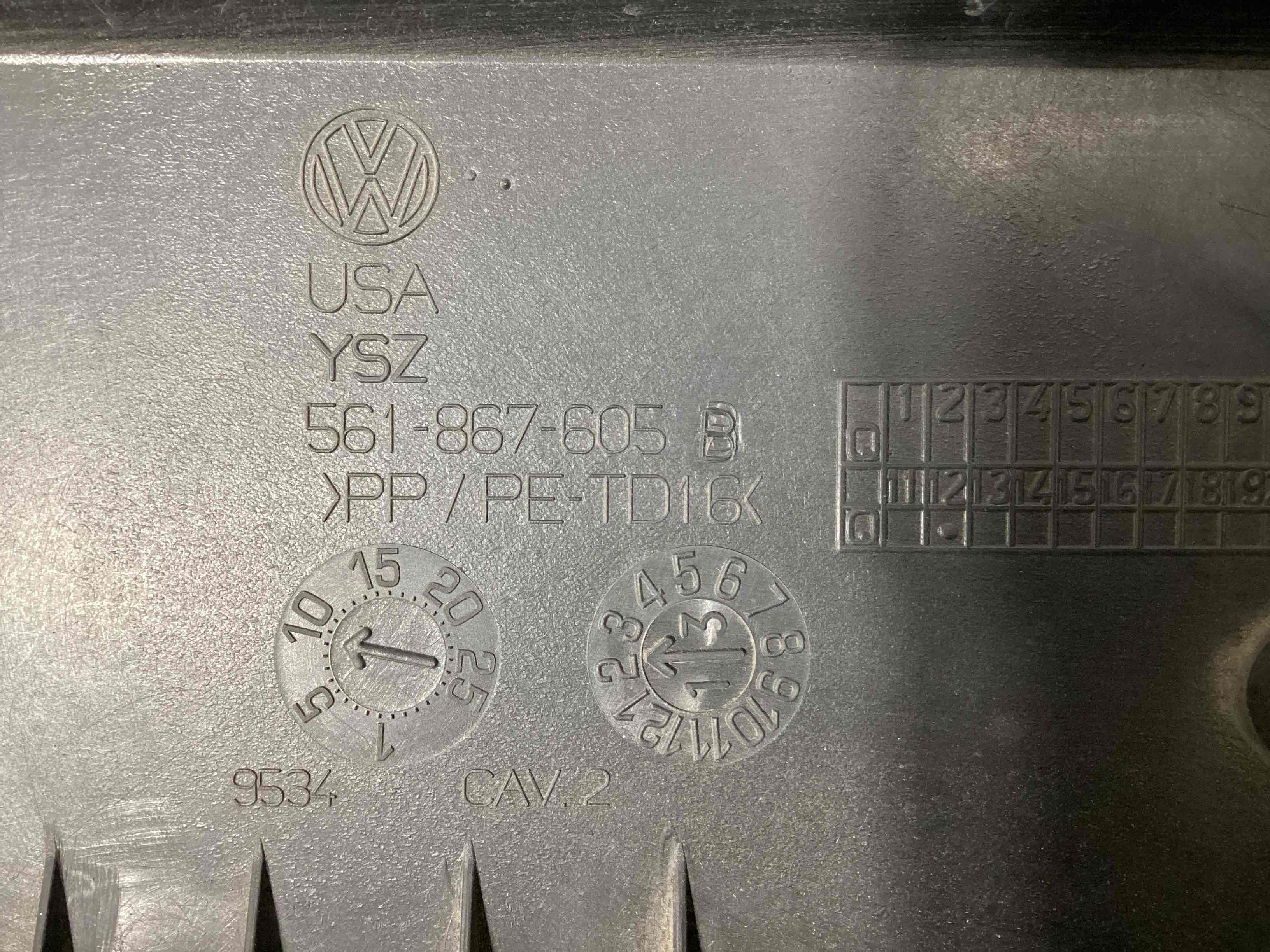 Обшивка кришки багажника