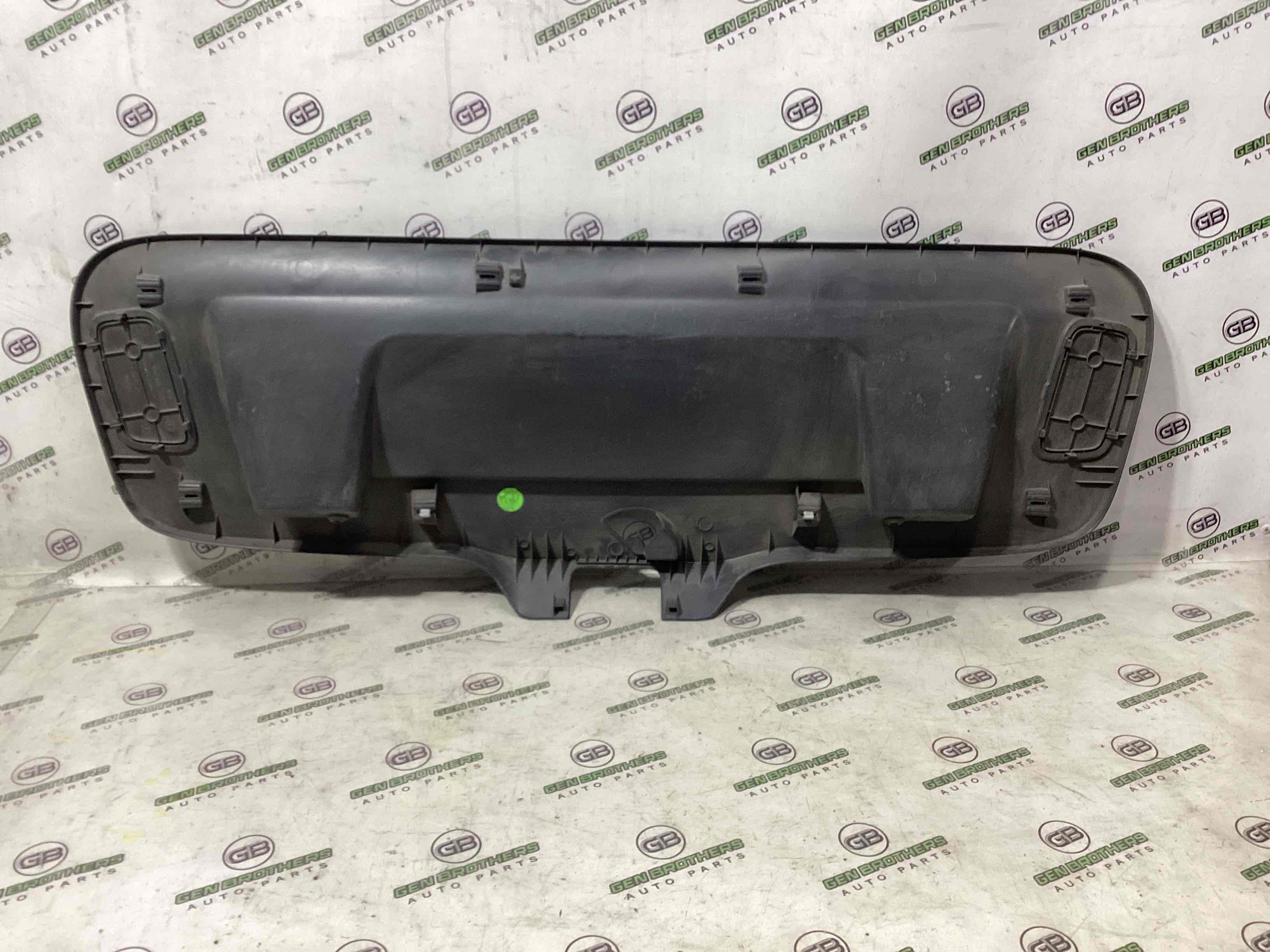 Обшивка кришки багажника