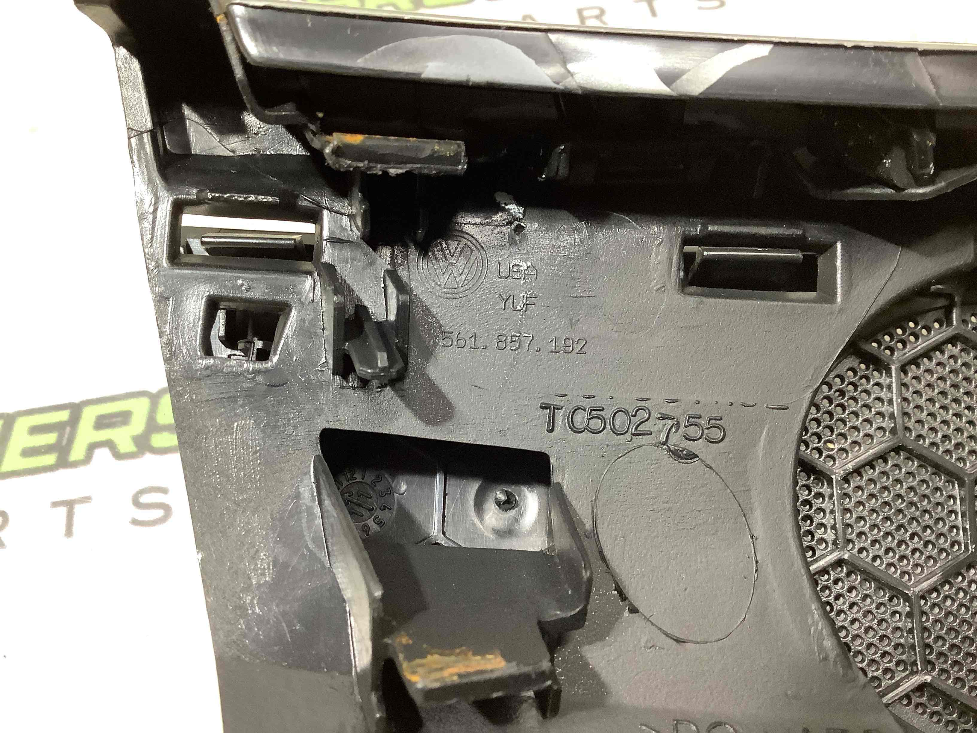 Обшивка панелі приладів торпедо