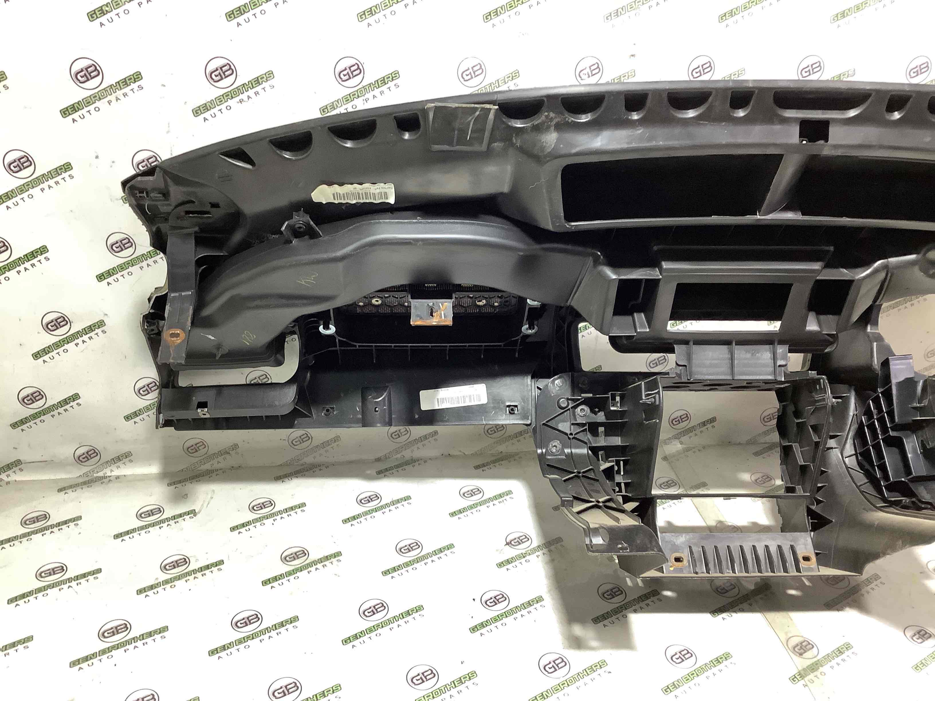 Панель передня салону торпедо