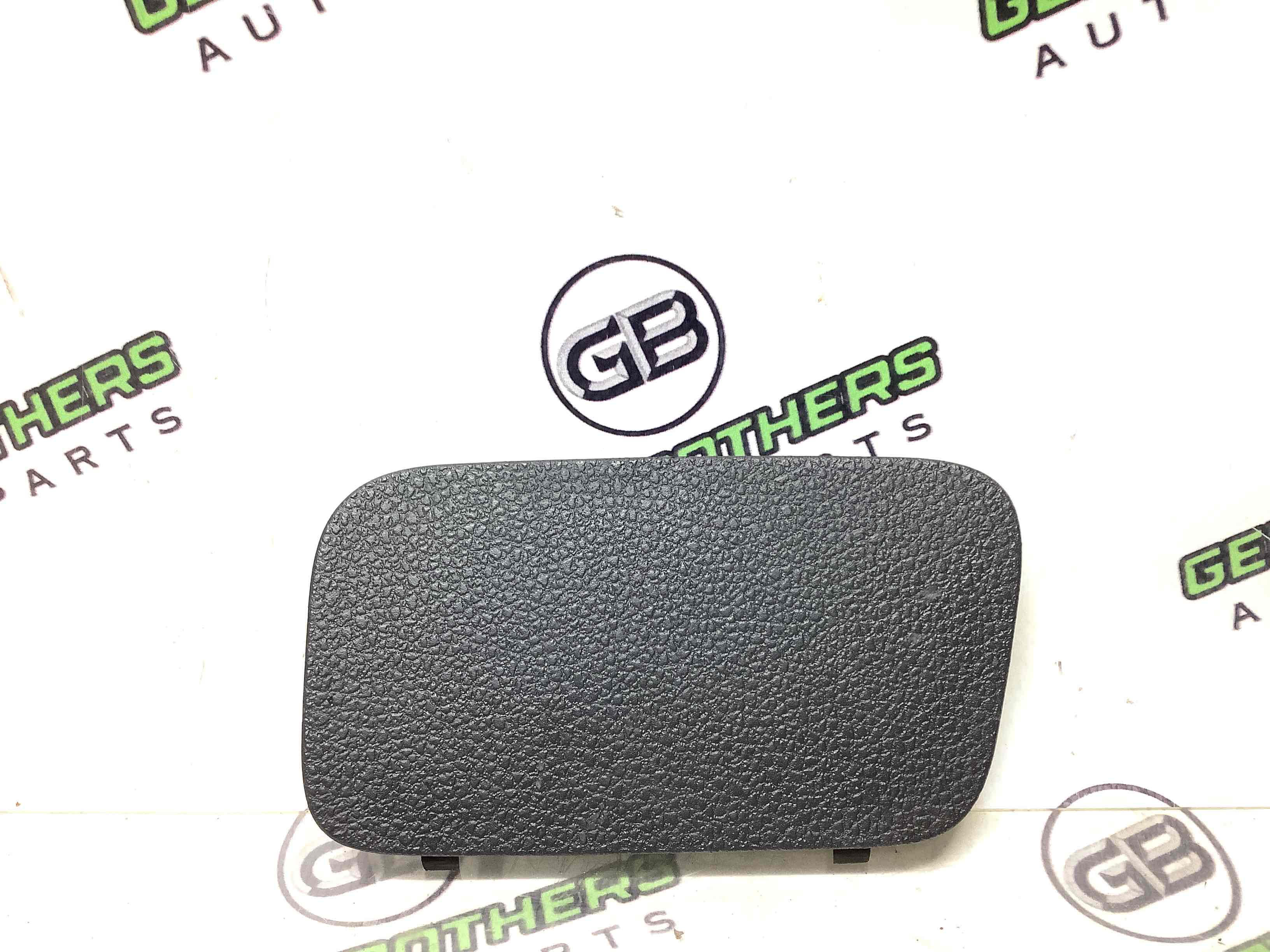 Елементи оздоблення багажника