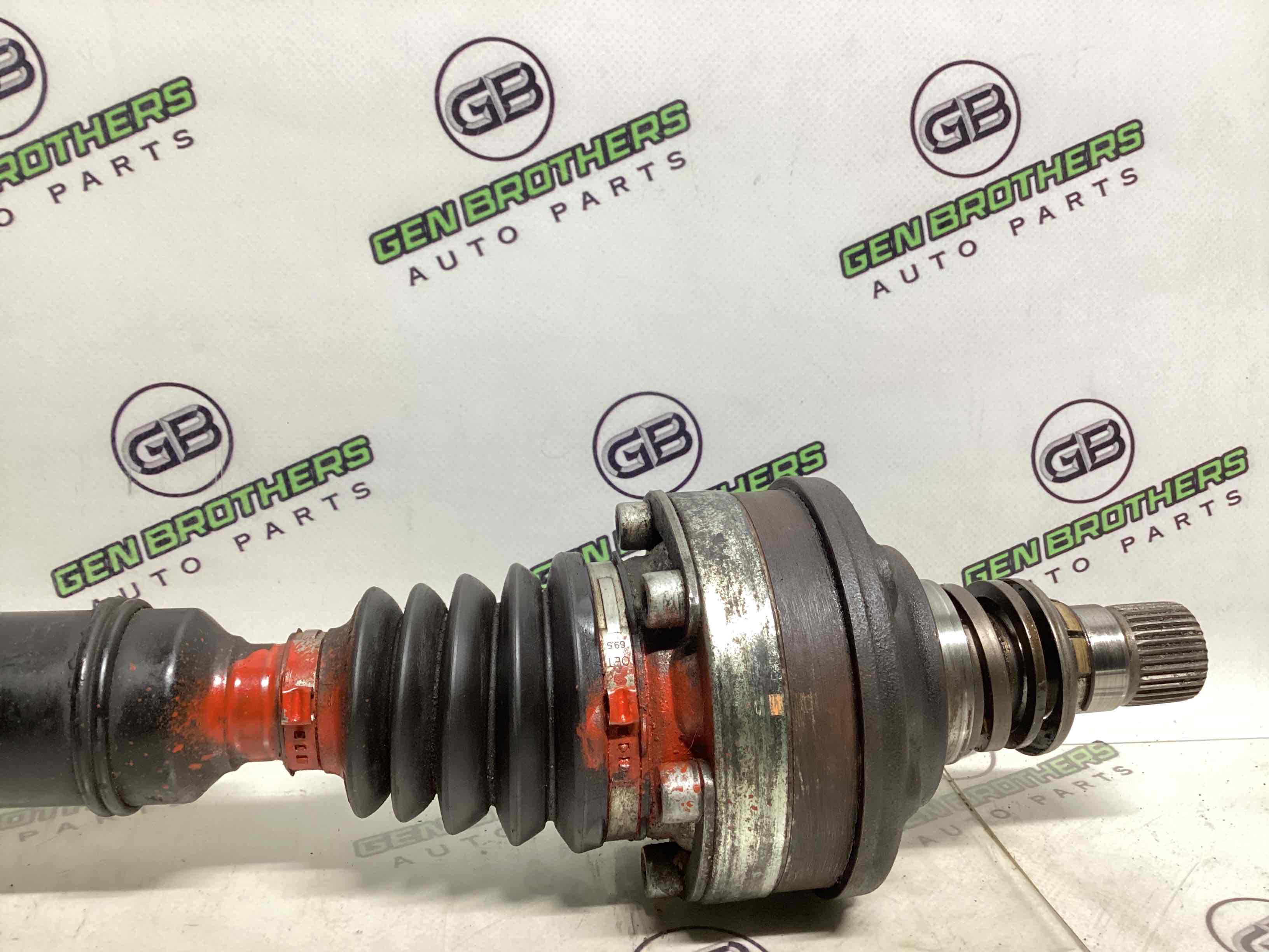 Піввісь передня права (привідний вал, ШРУС)