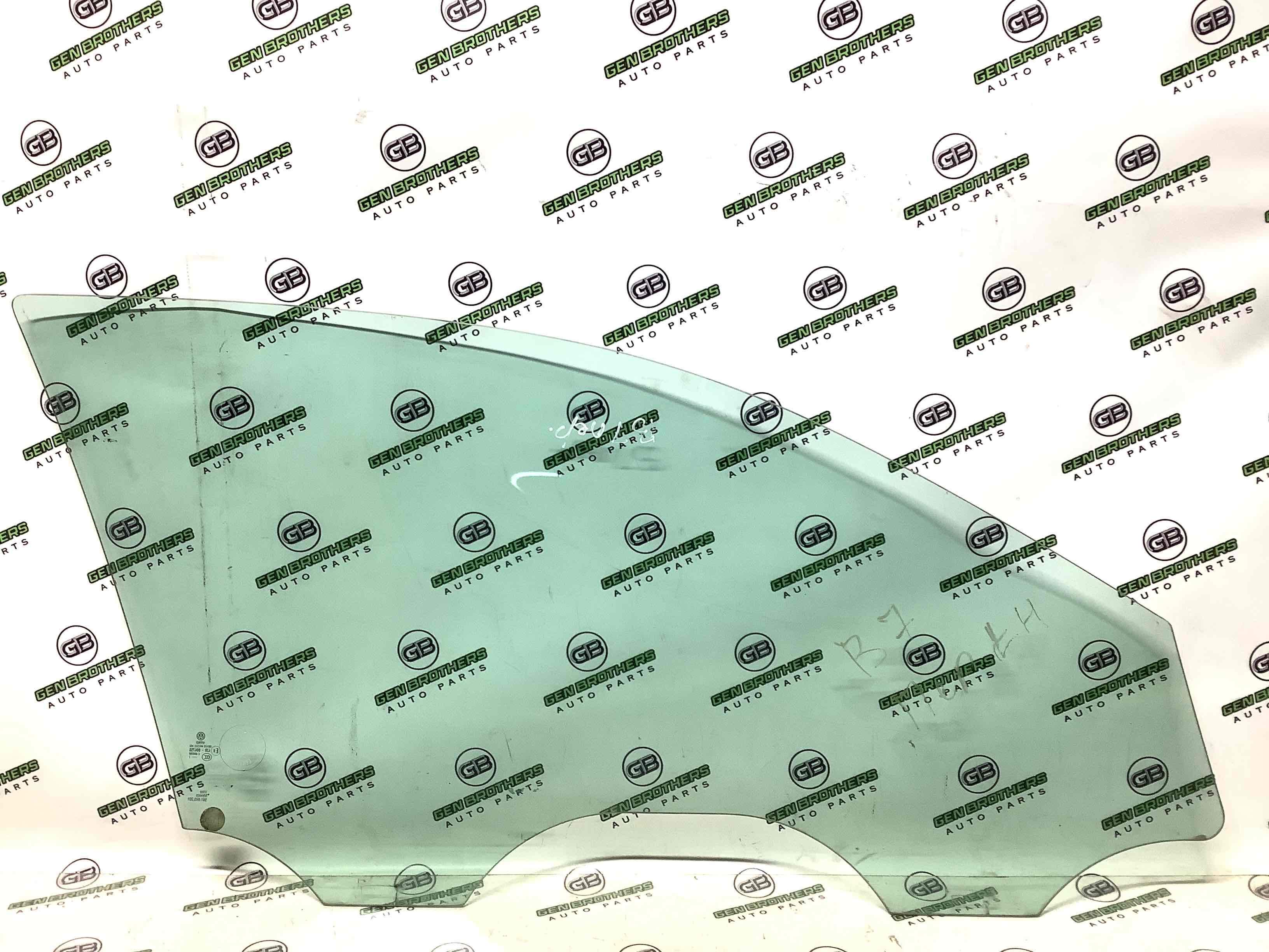 Скло переднє ліве