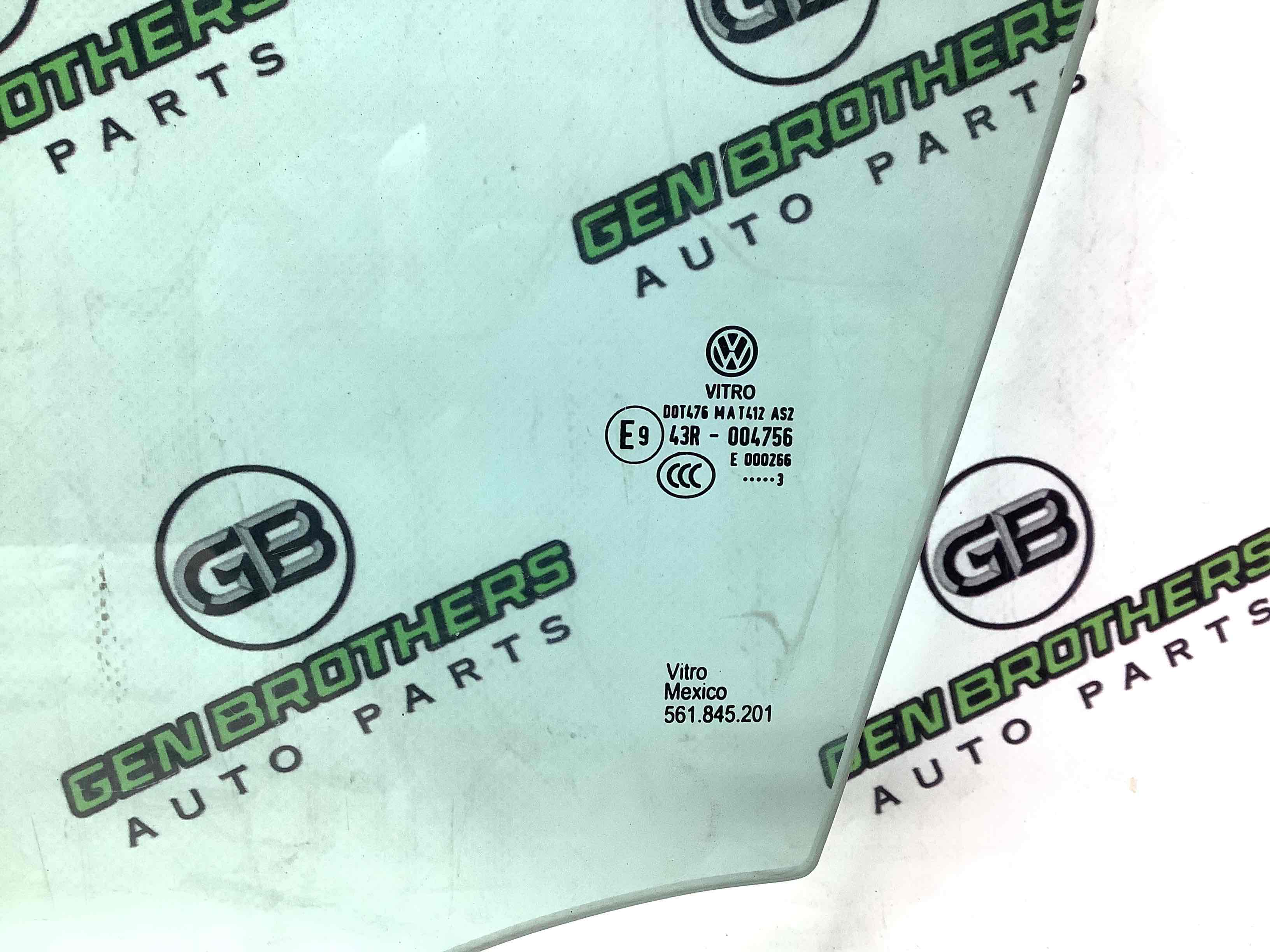 Скло переднє ліве