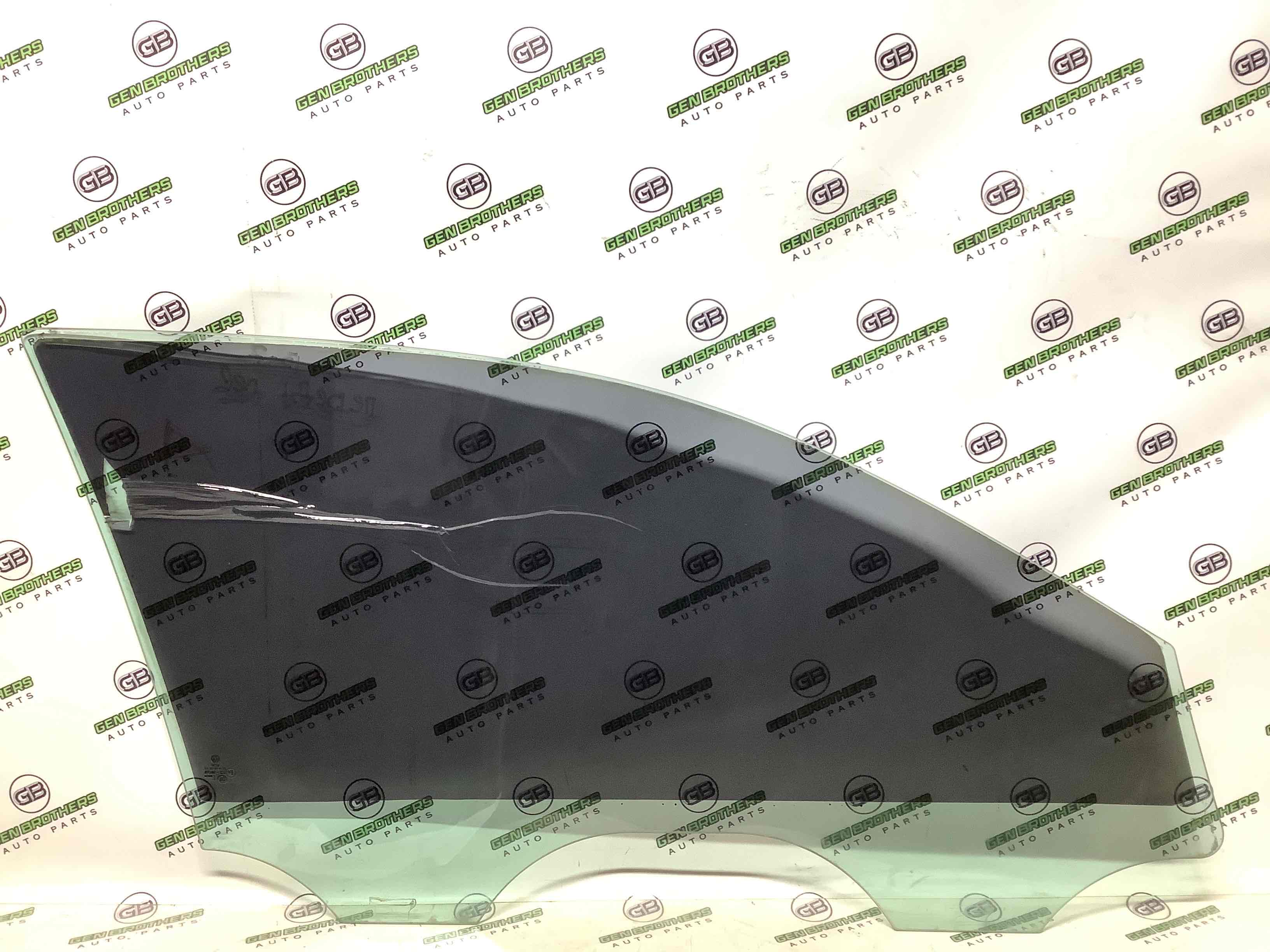 Скло переднє ліве