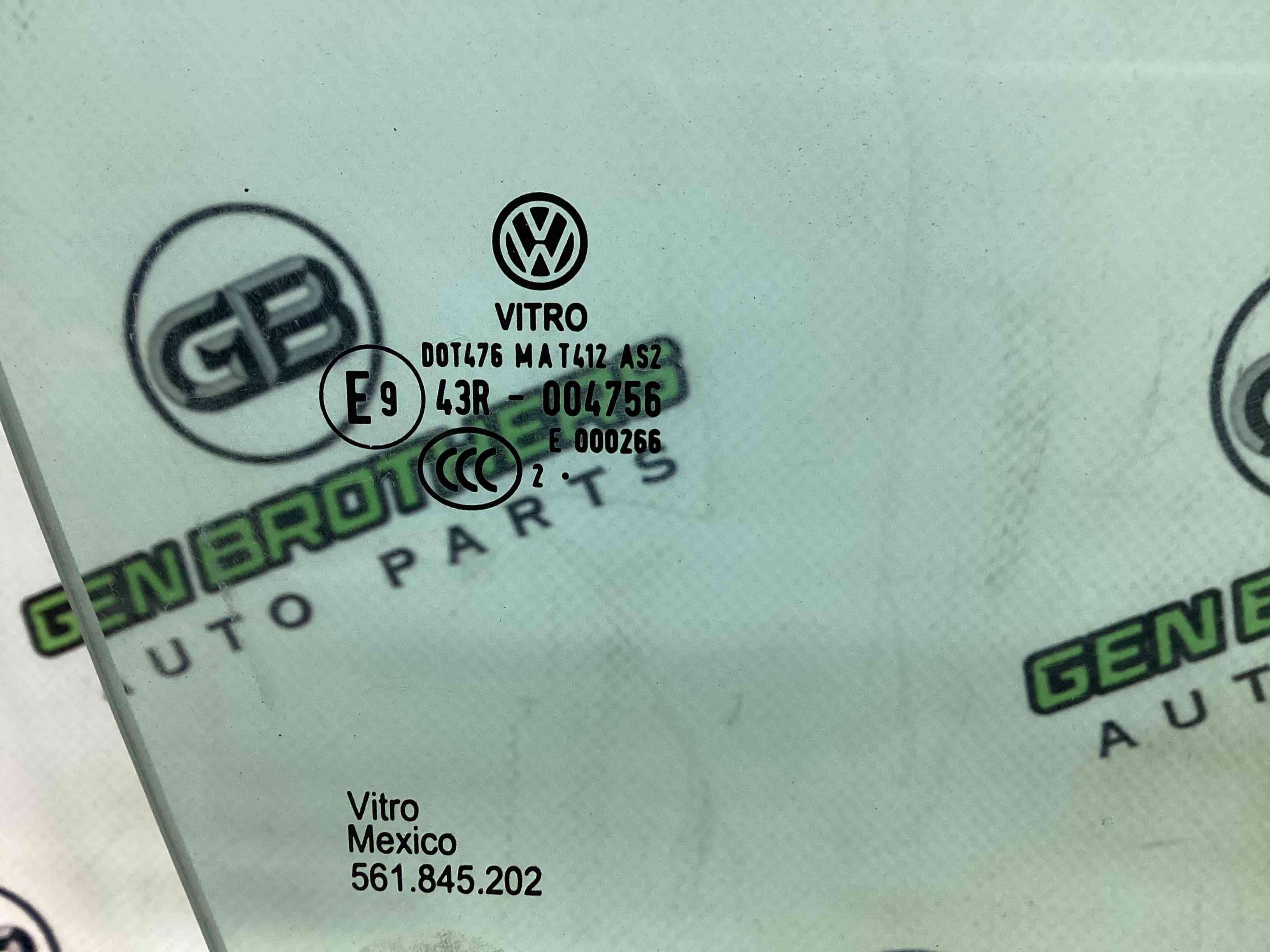 Скло переднє праве