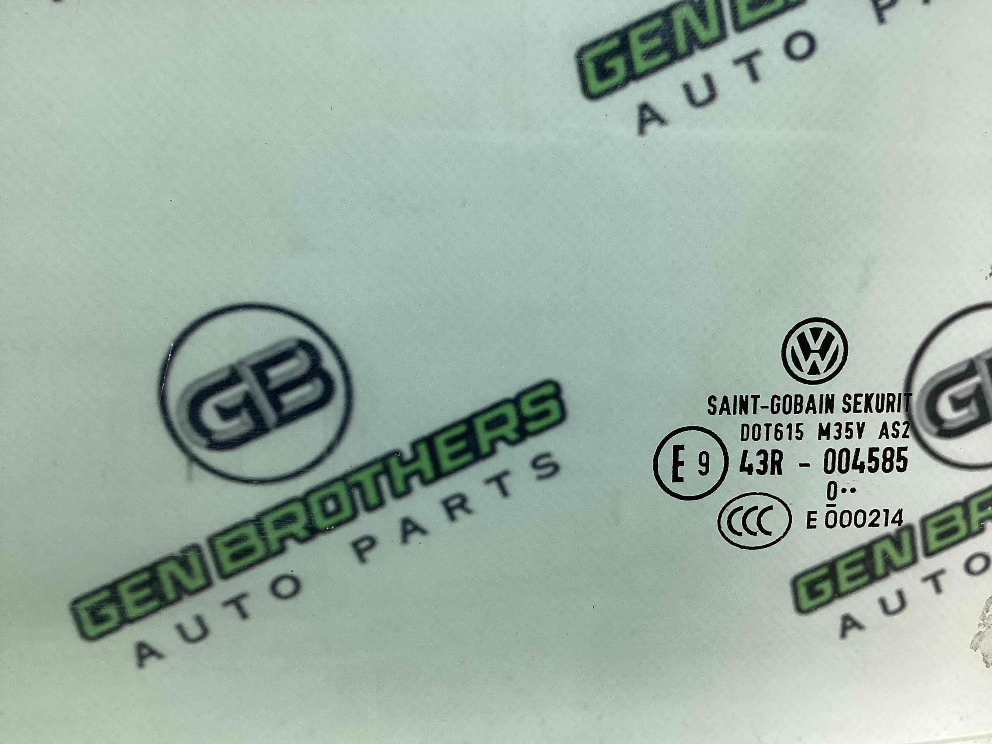 Скло переднє ліве