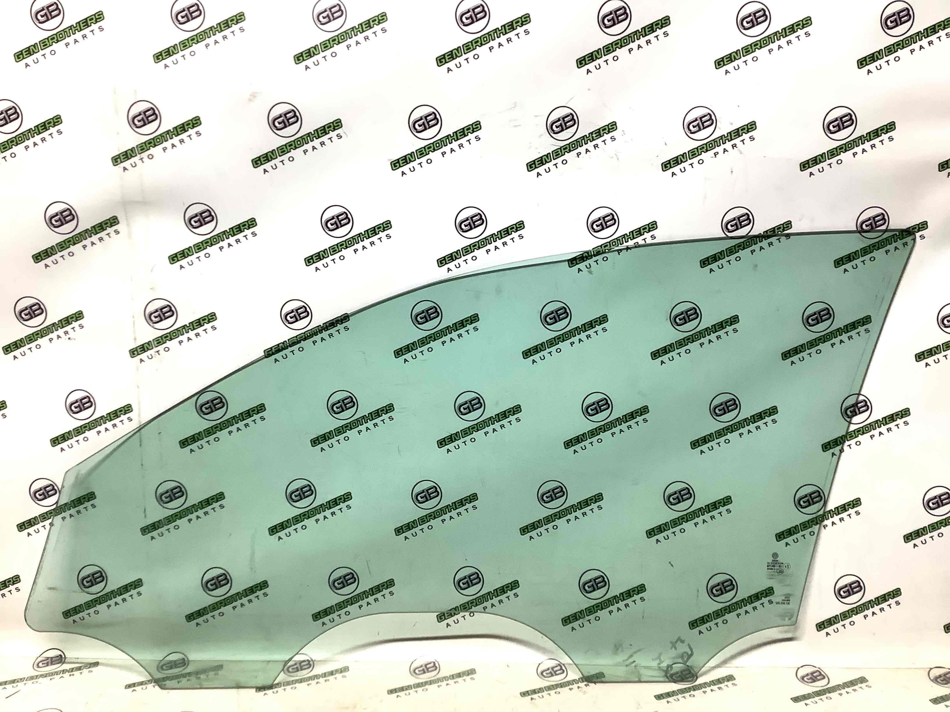 Скло переднє праве