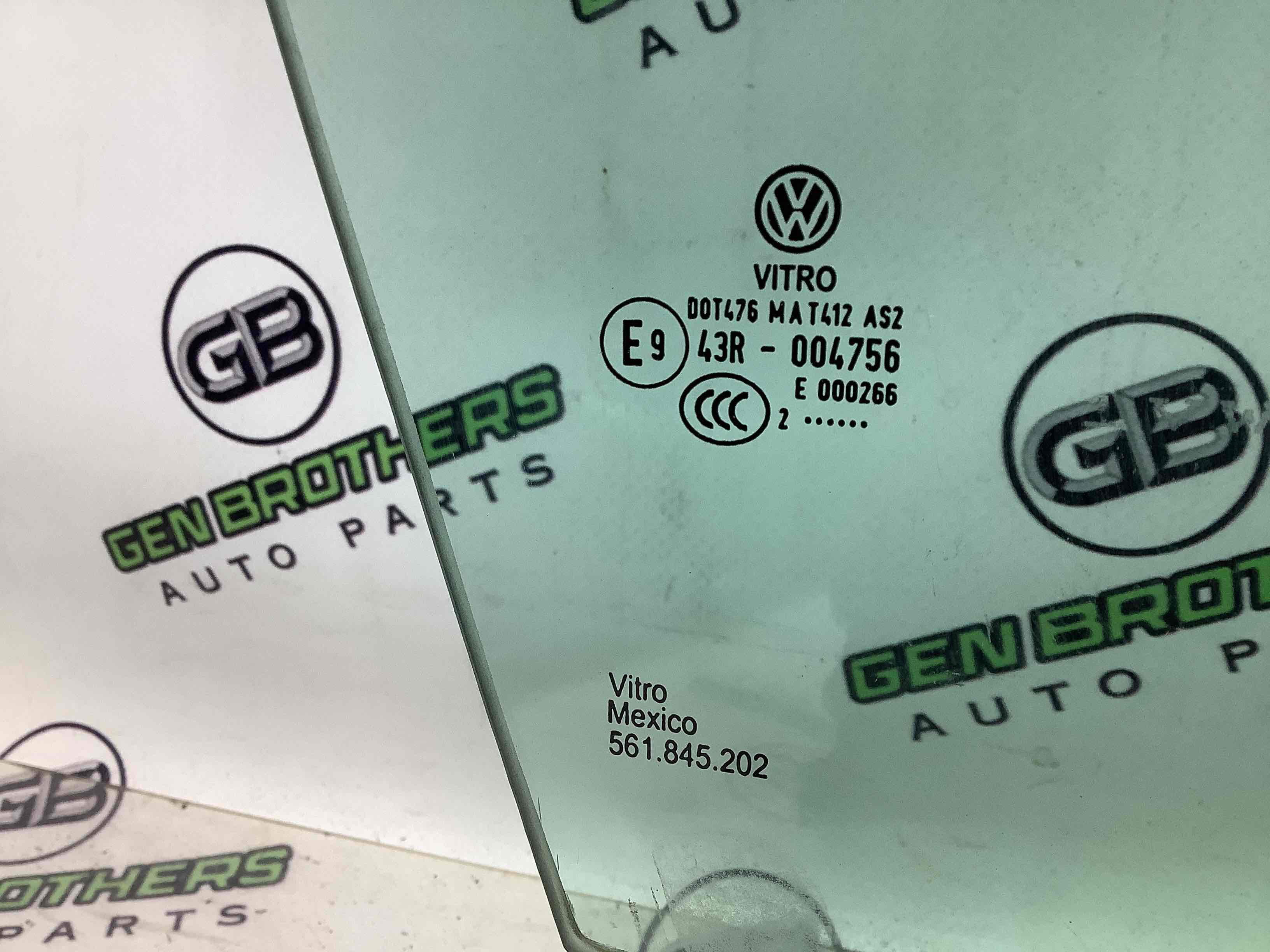 Скло переднє праве