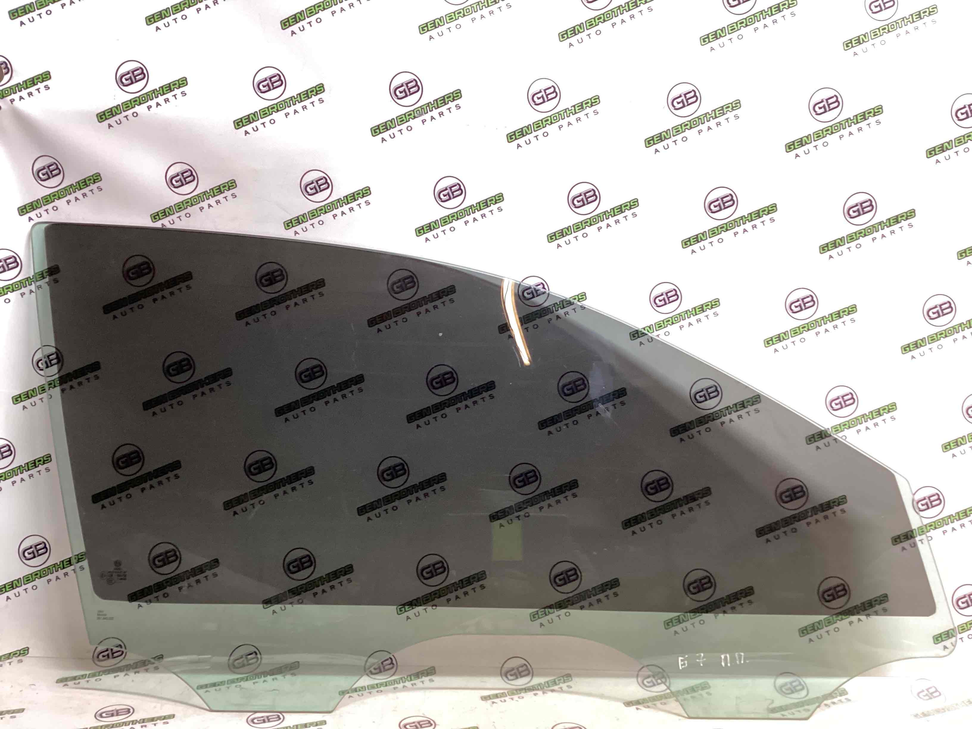 Скло переднє праве