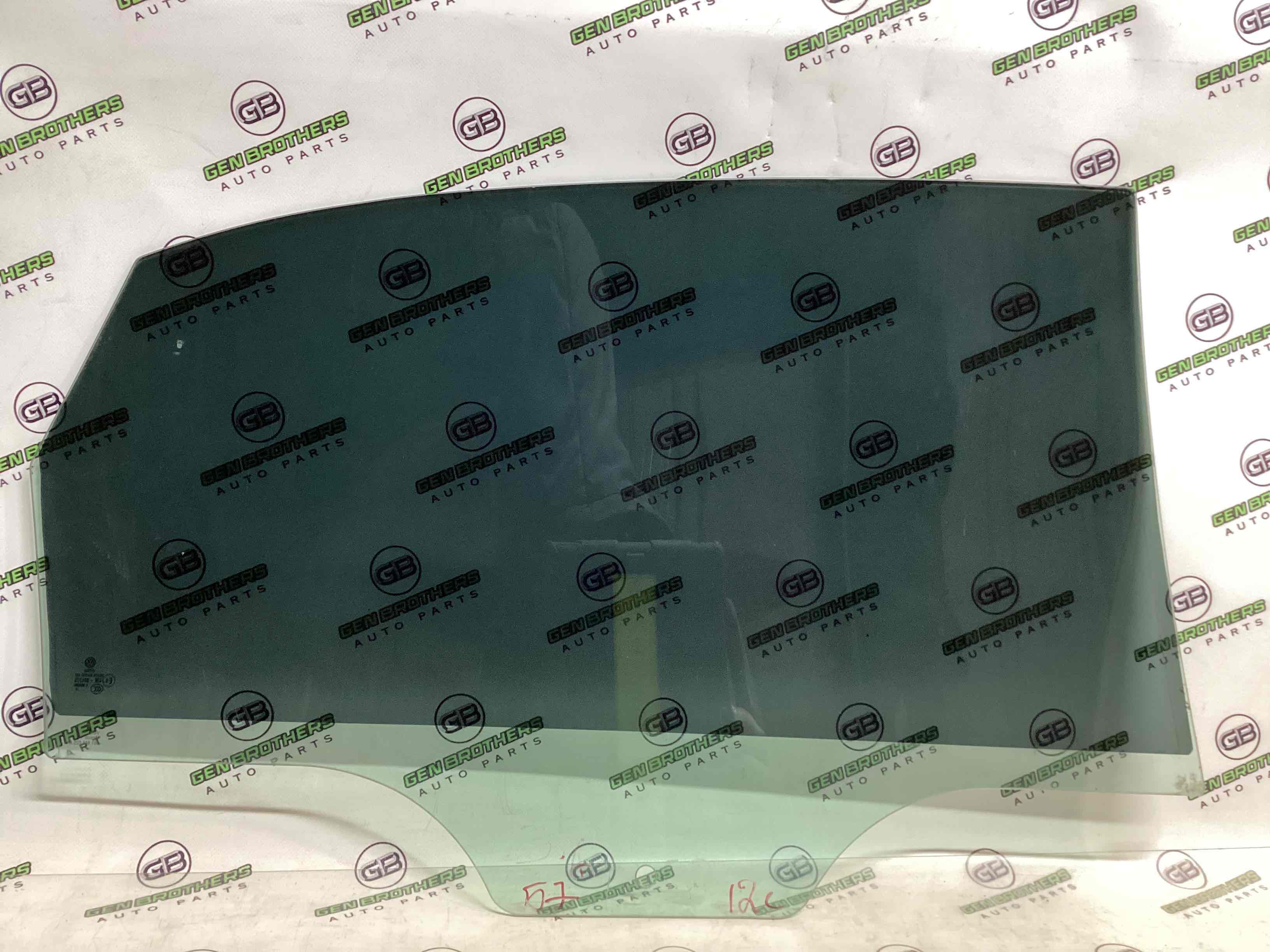 Скло заднє ліве