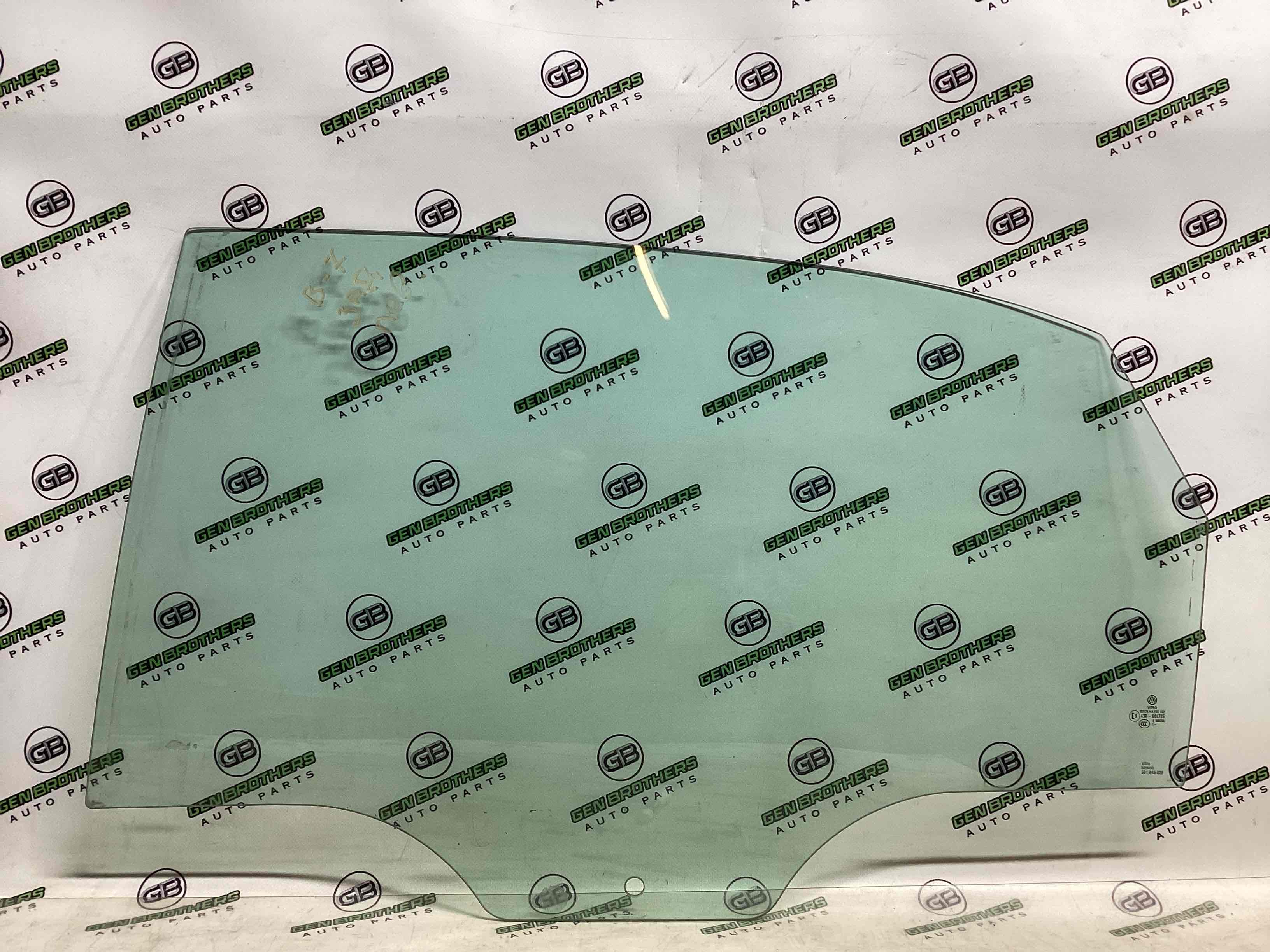 Скло заднє ліве