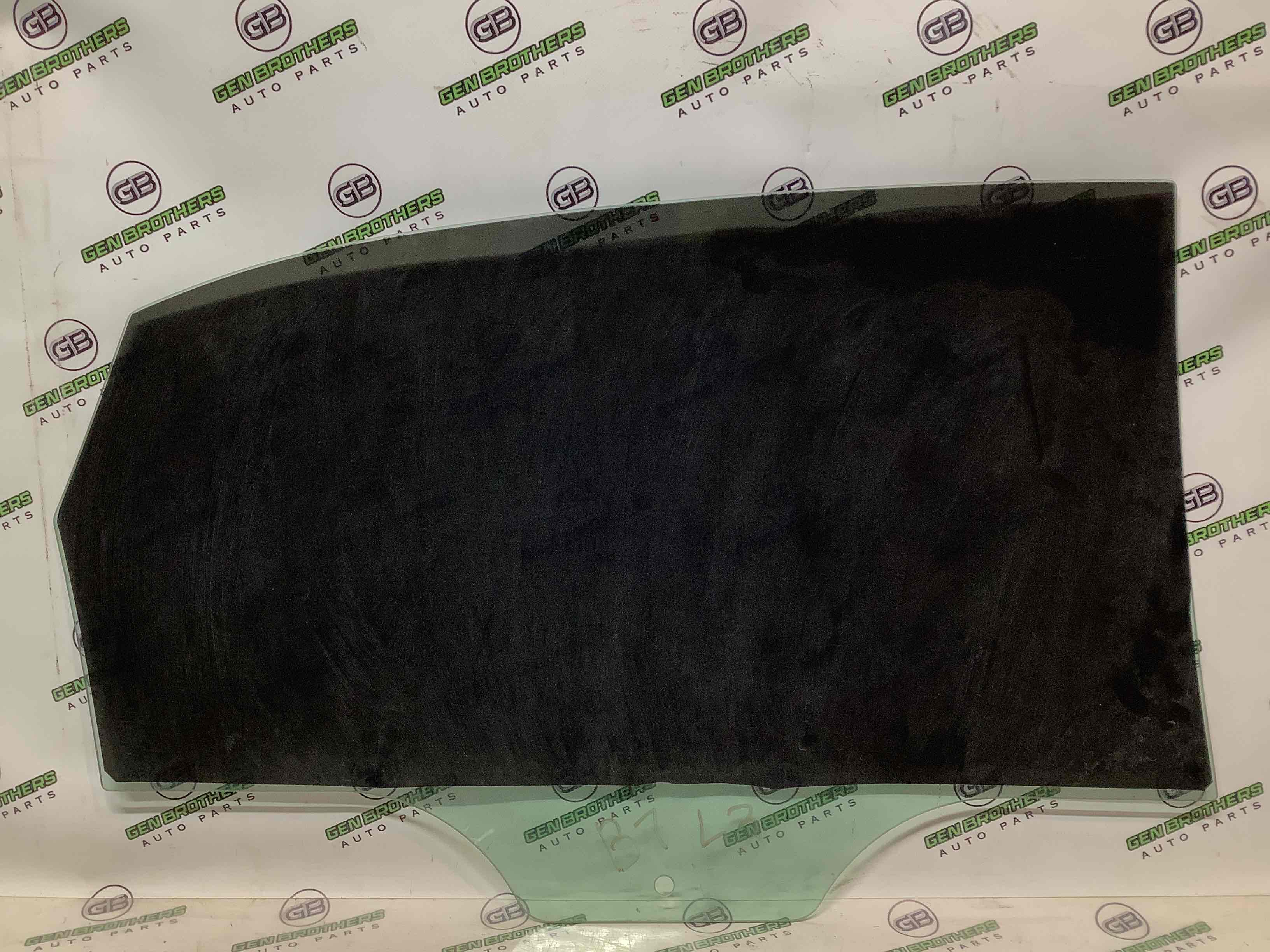 Скло заднє ліве