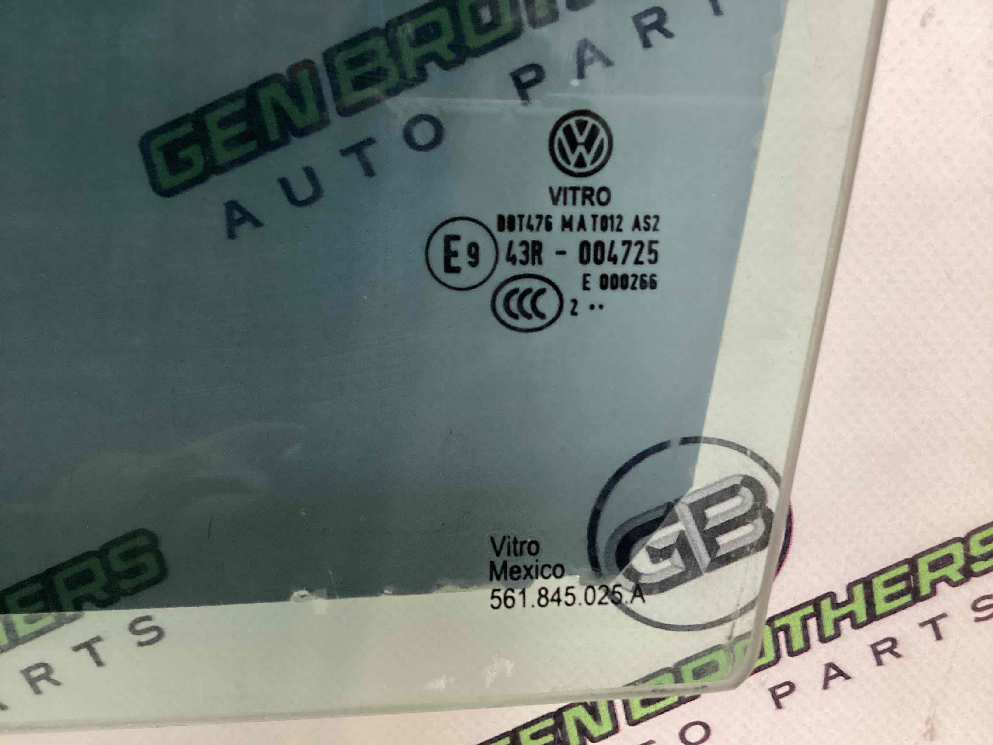 Скло заднє ліве