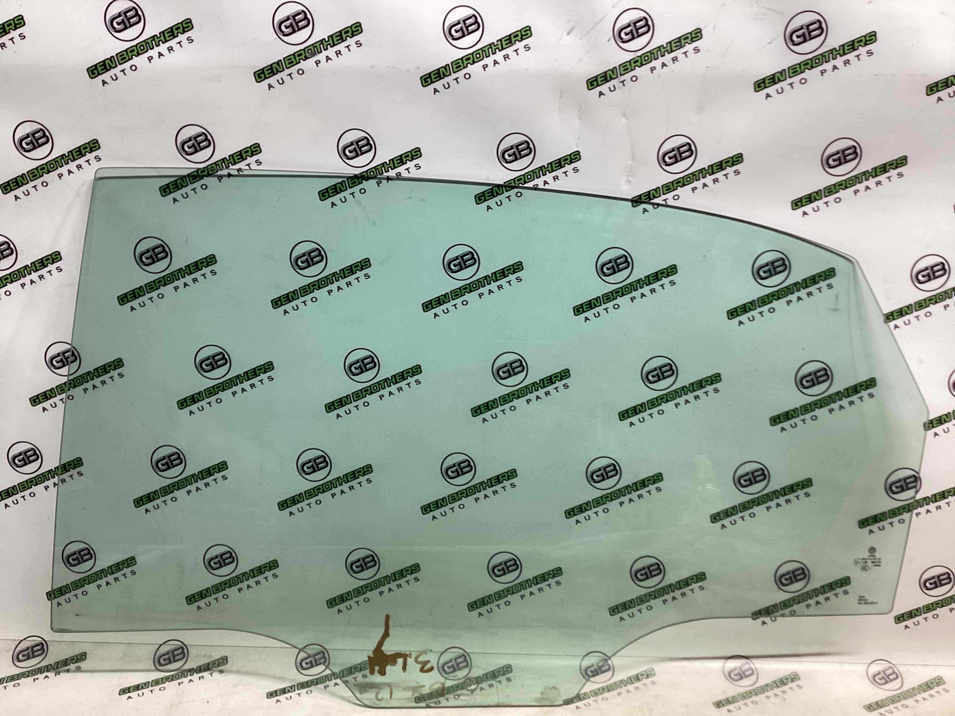 Скло заднє ліве