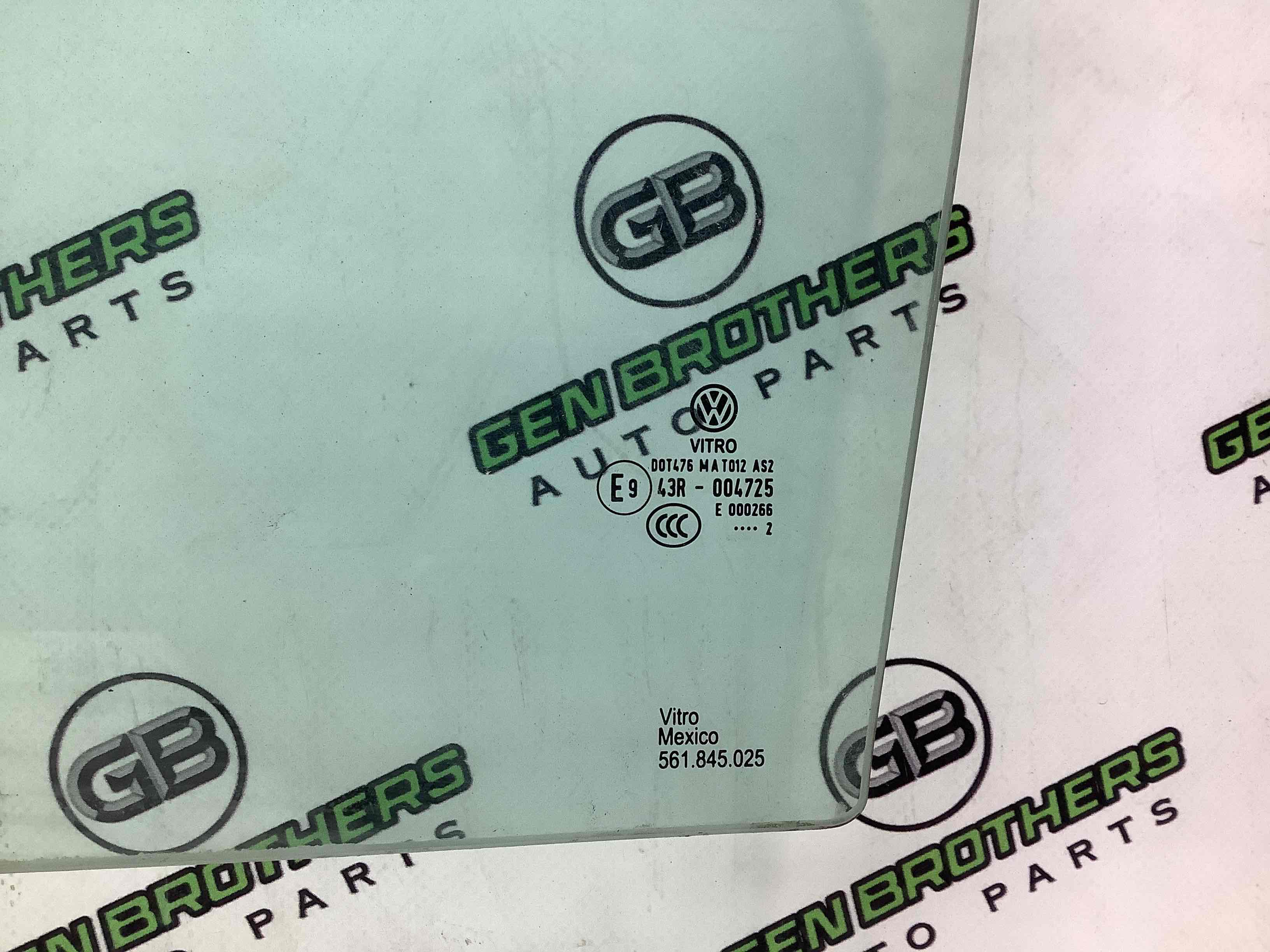 Скло заднє ліве