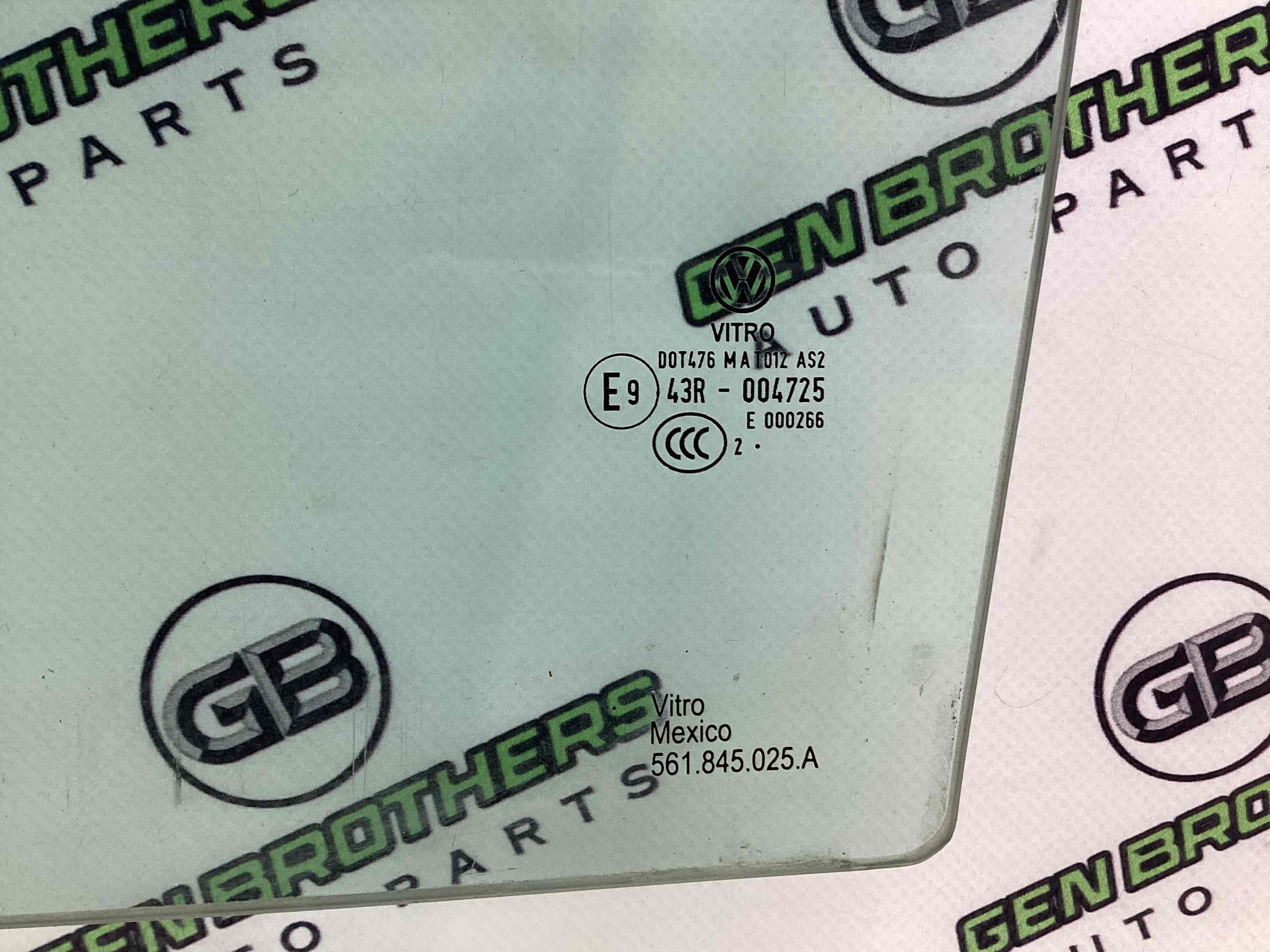 Скло заднє ліве