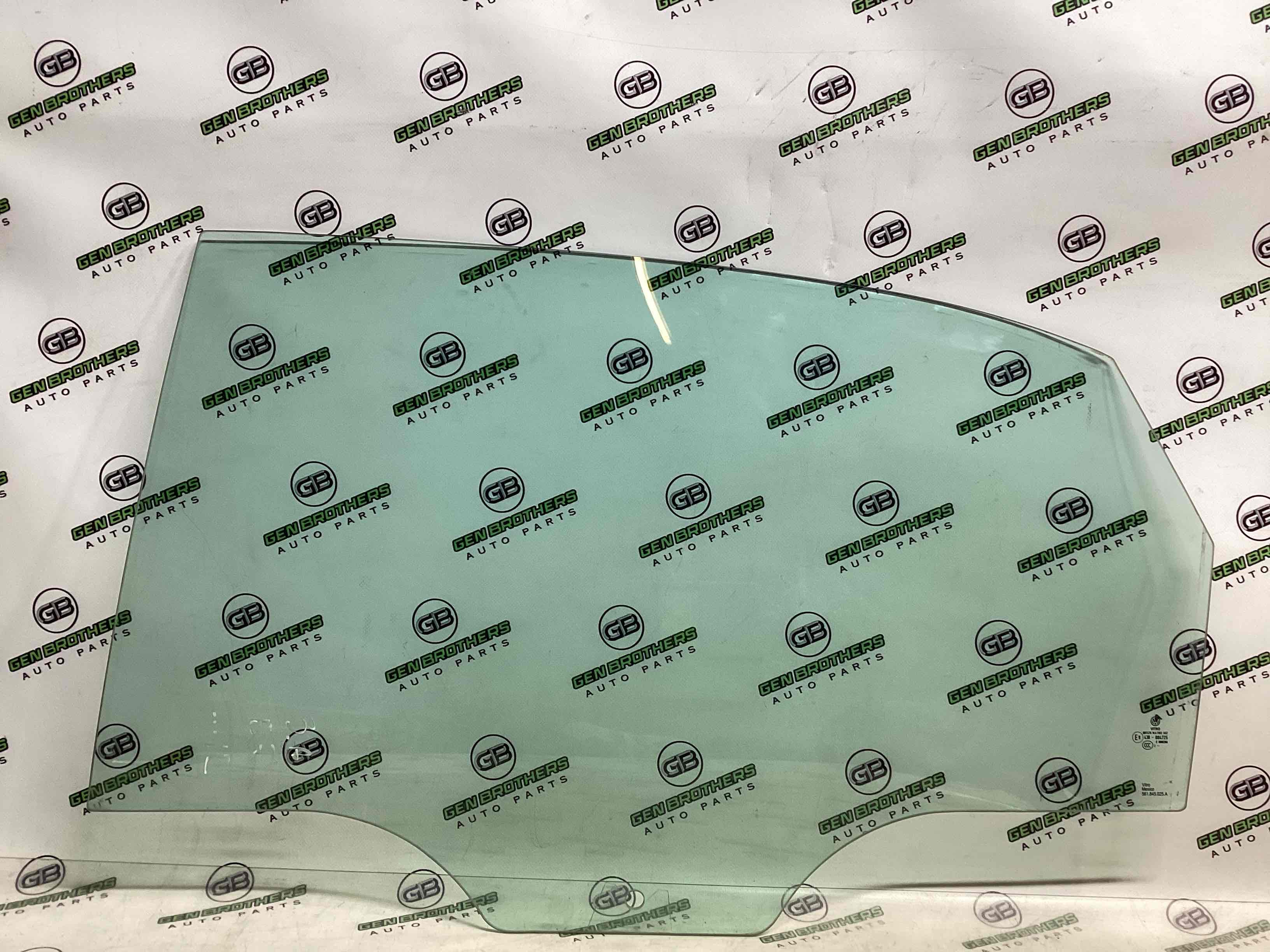 Скло заднє ліве