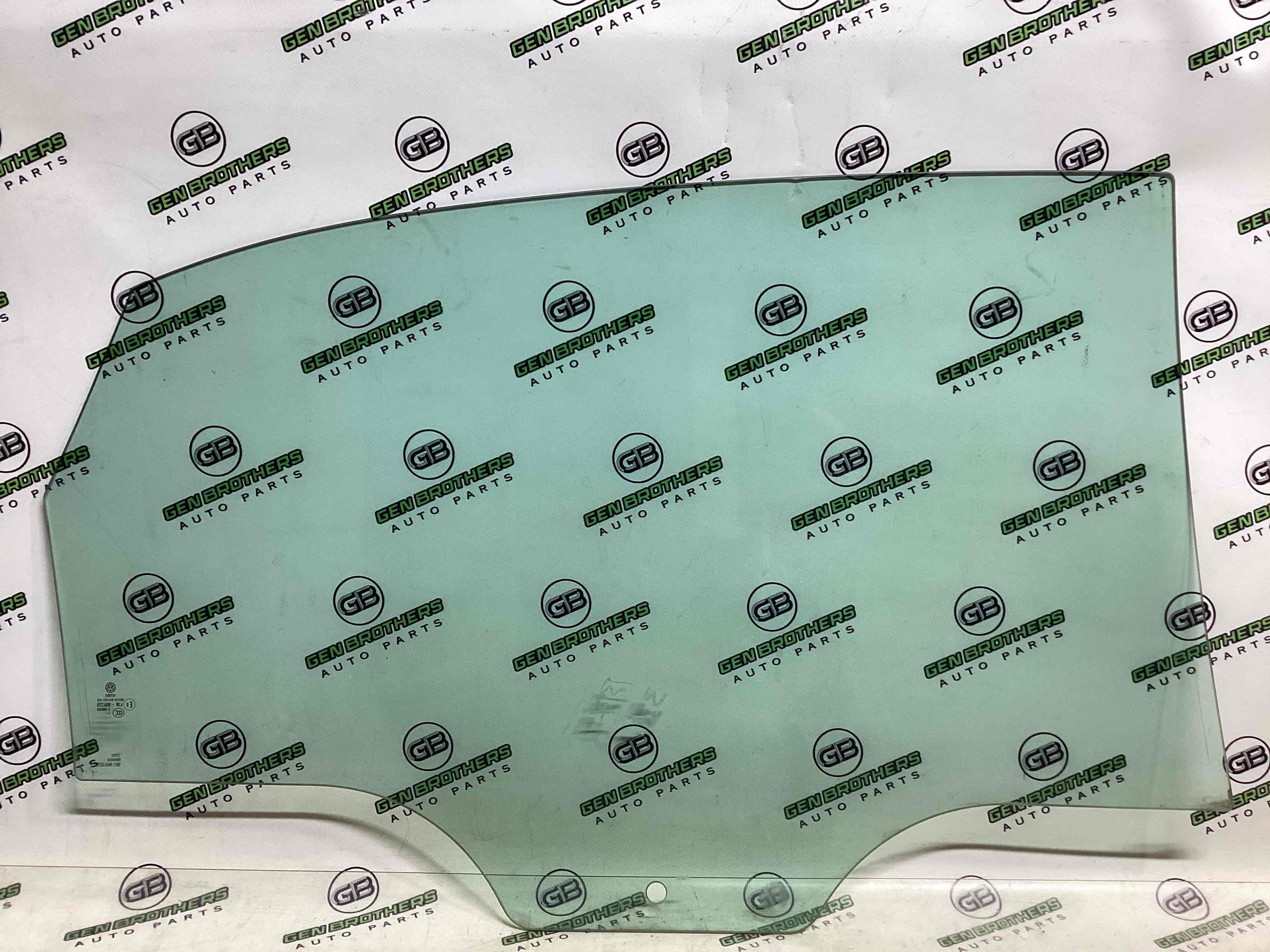 Скло заднє ліве