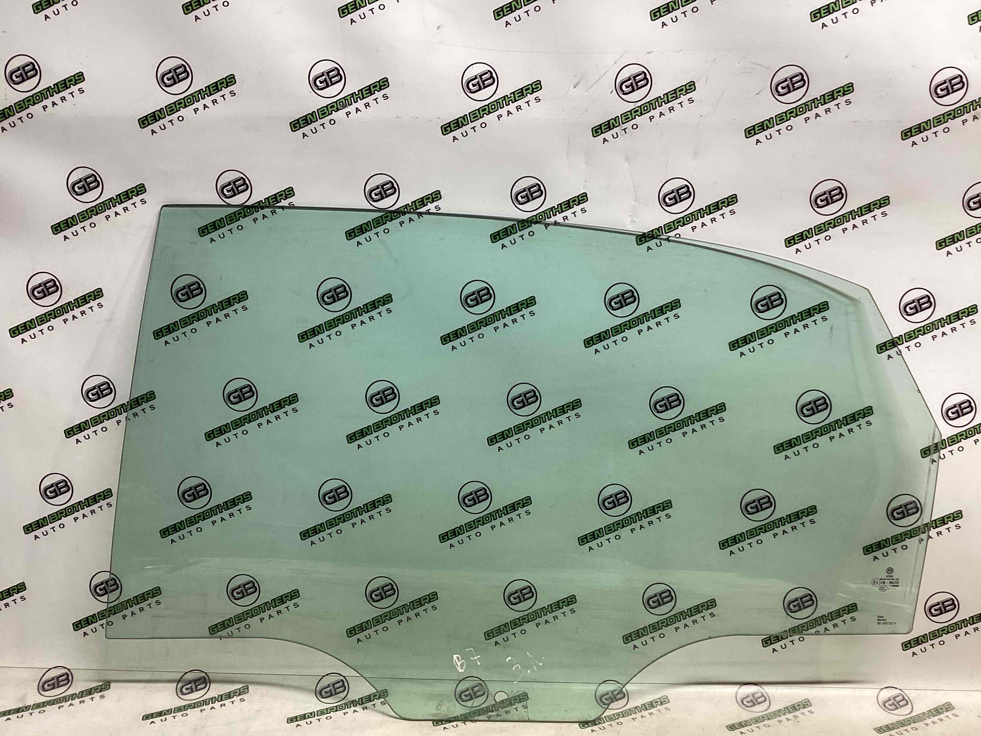 Скло заднє ліве