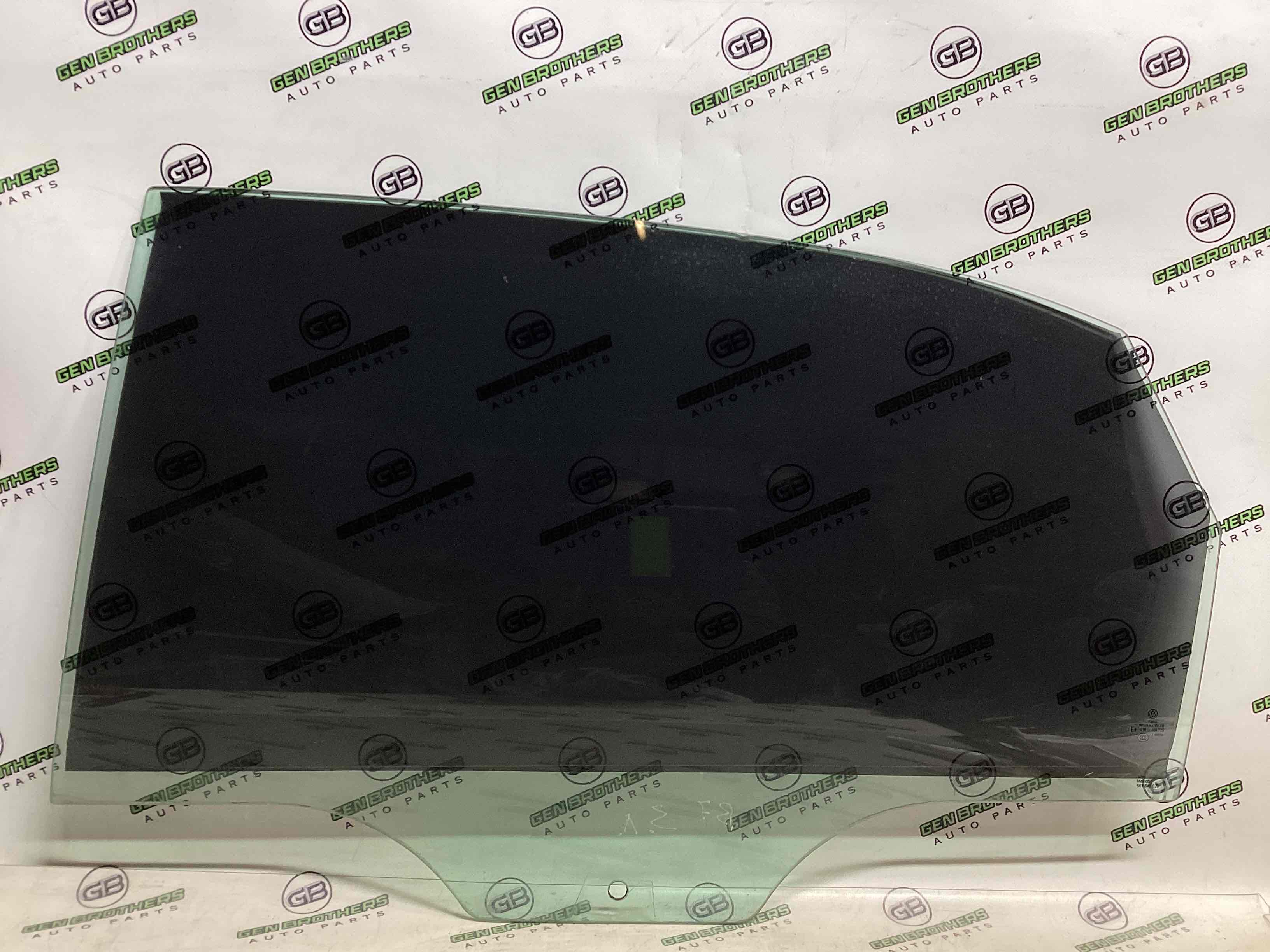 Скло заднє ліве