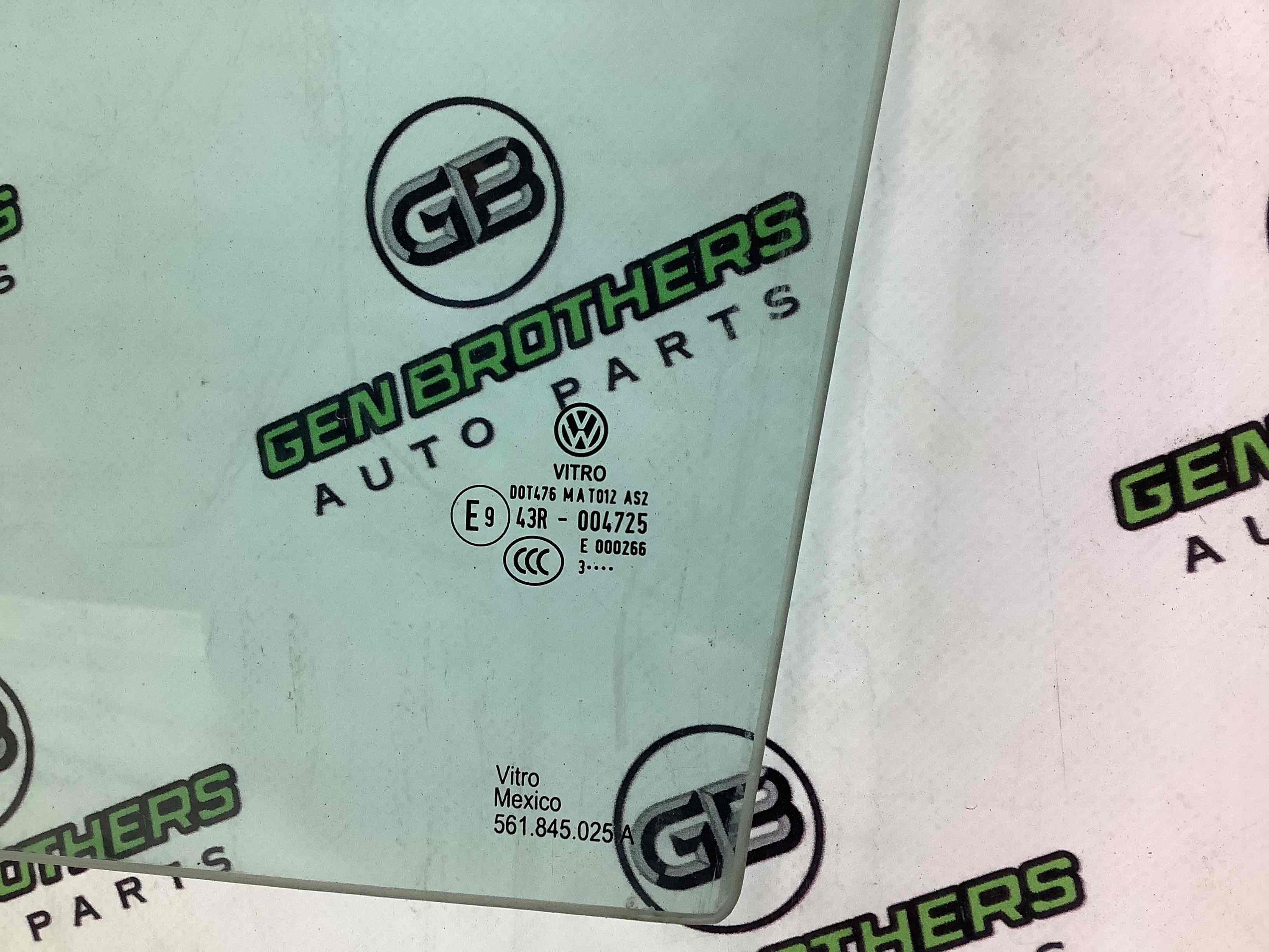 Скло заднє ліве