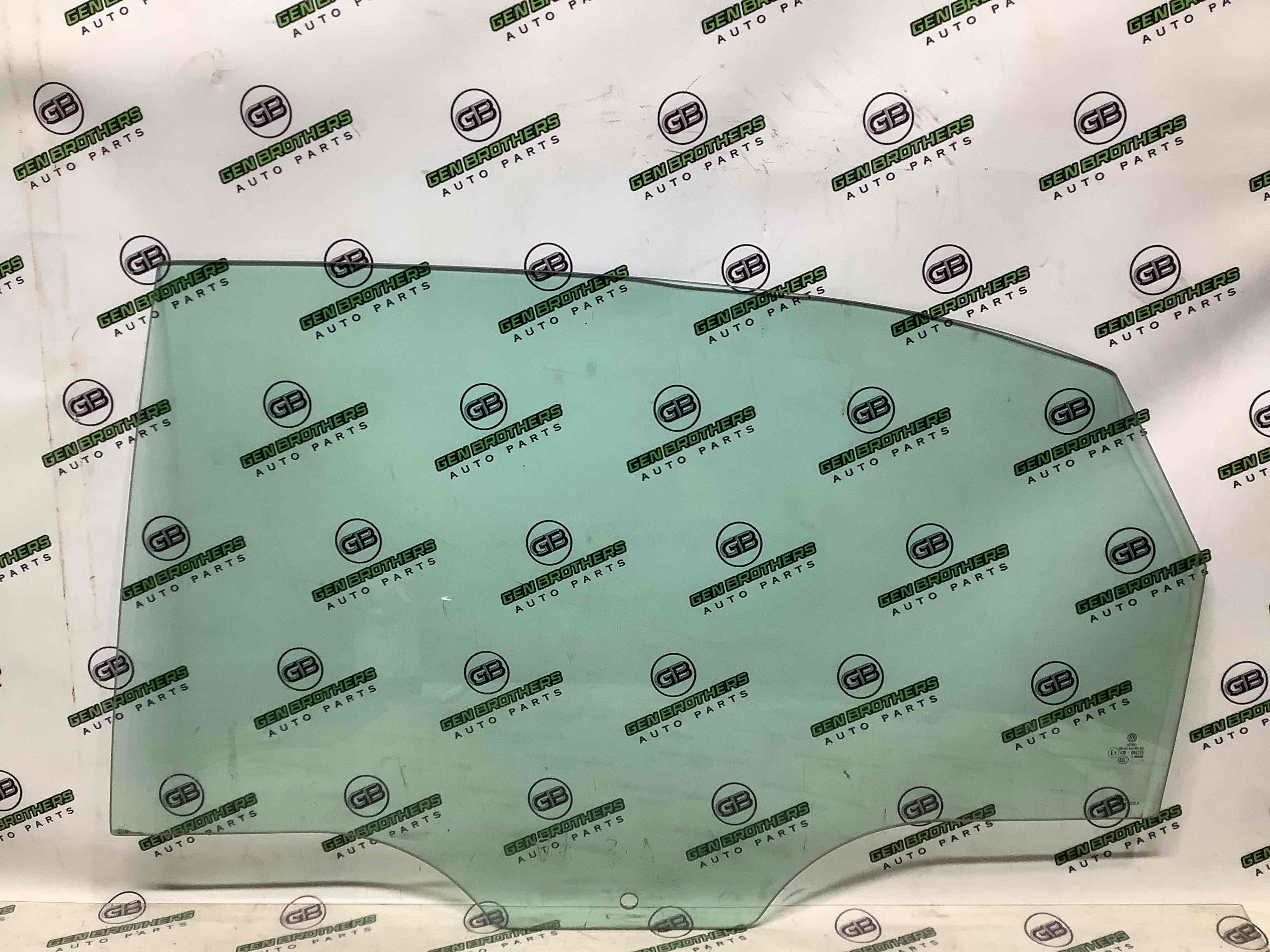 Скло заднє ліве