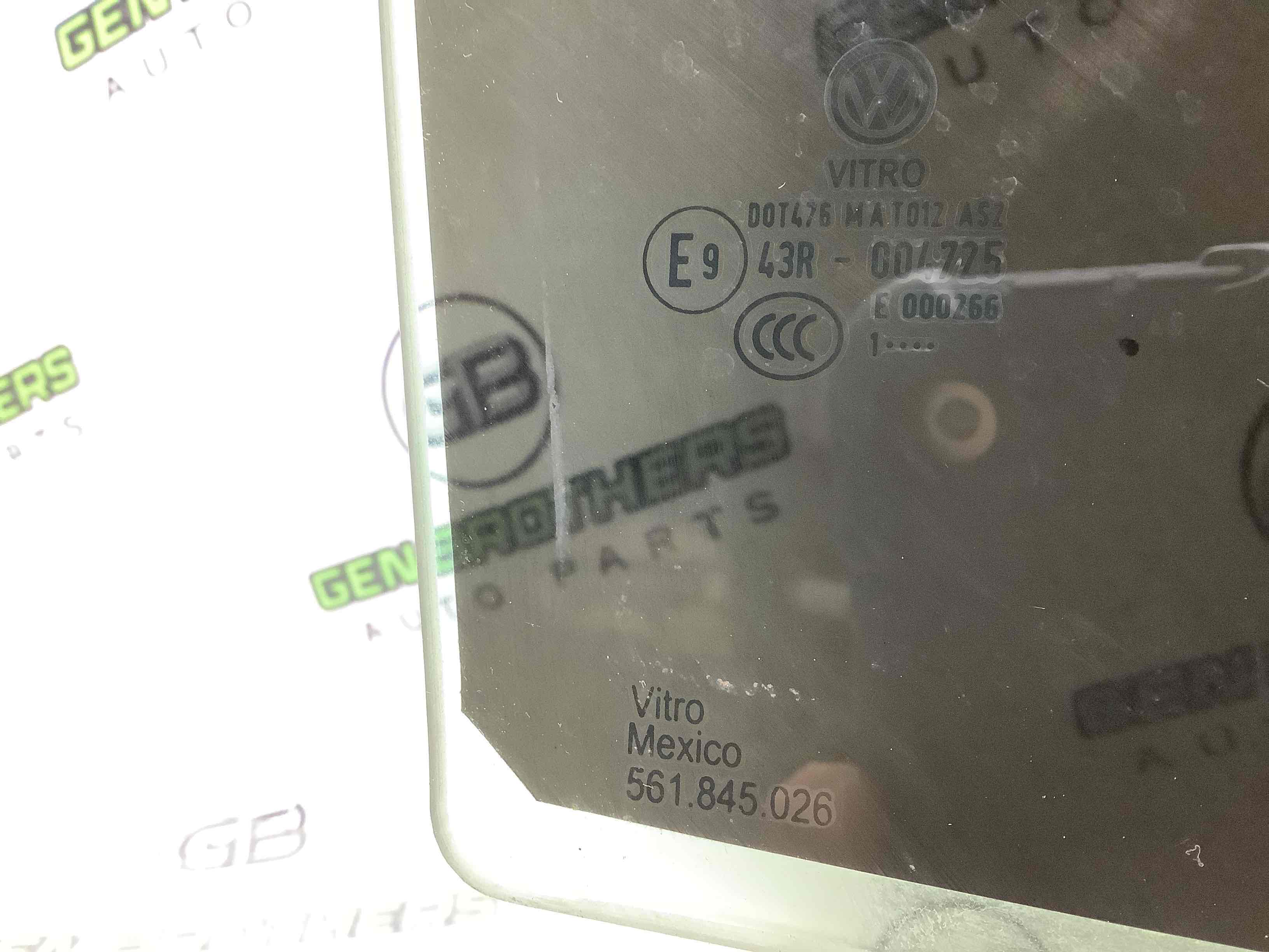 Скло заднє праве