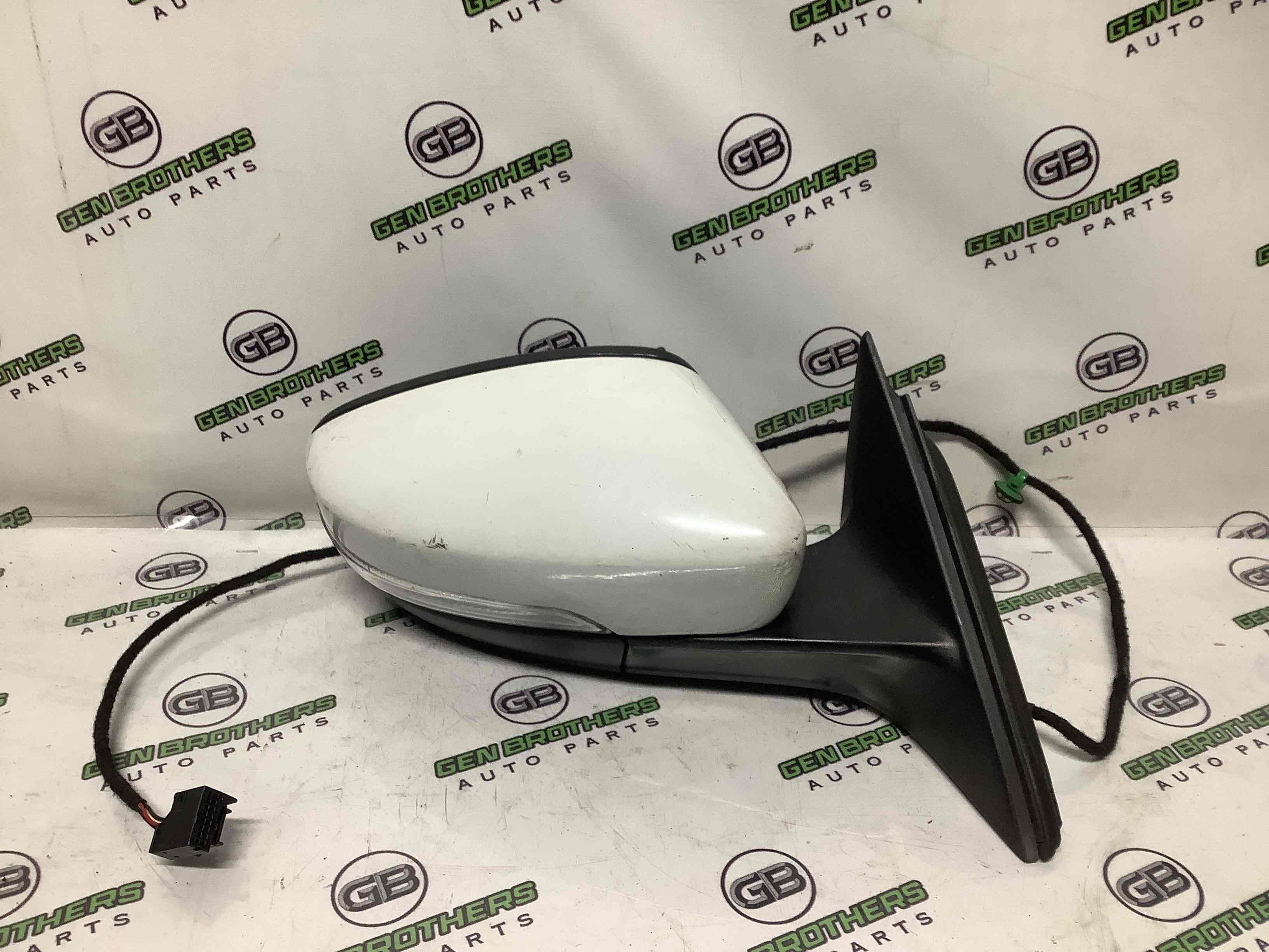 Дзеркало зовнішнє праве