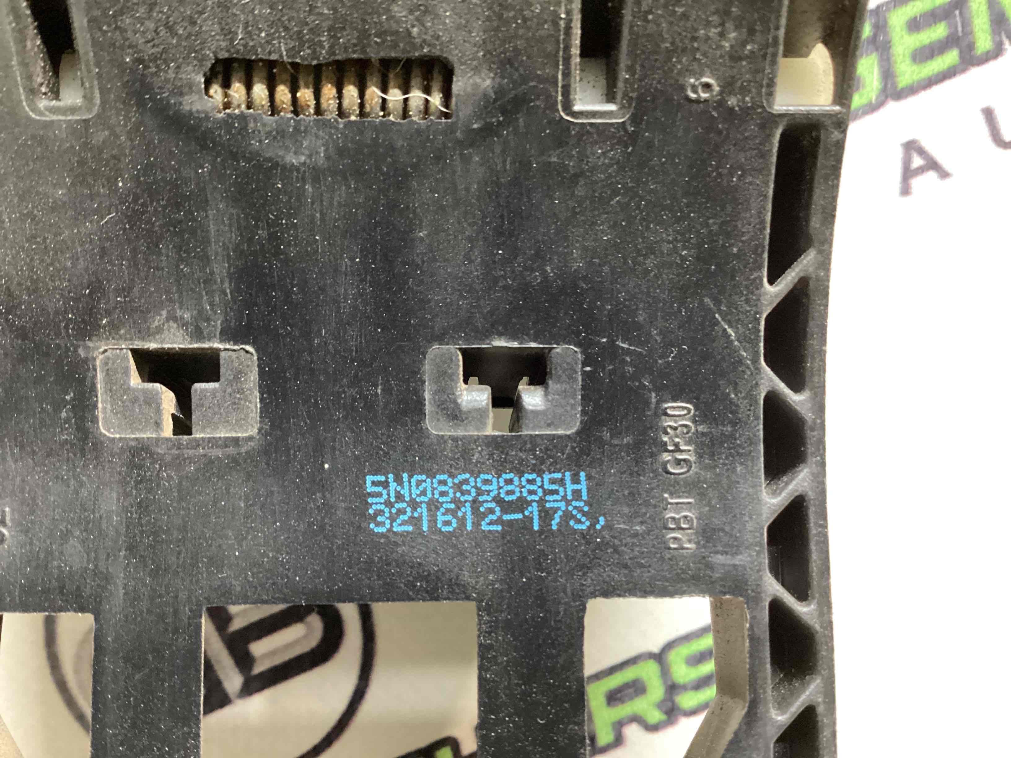 Кронштейн ручки дверей