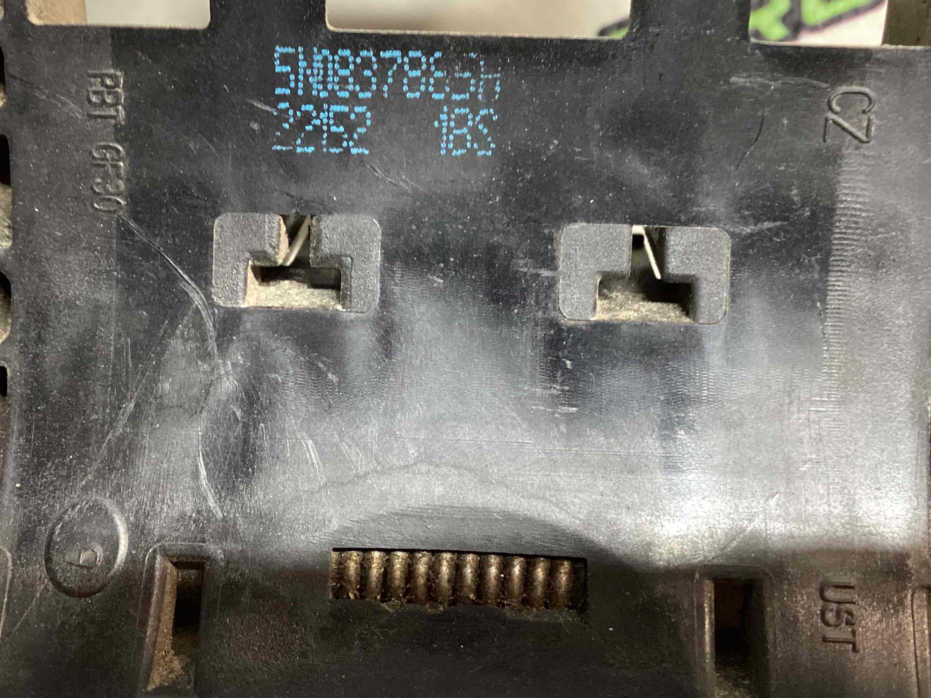 Кронштейн ручки дверей