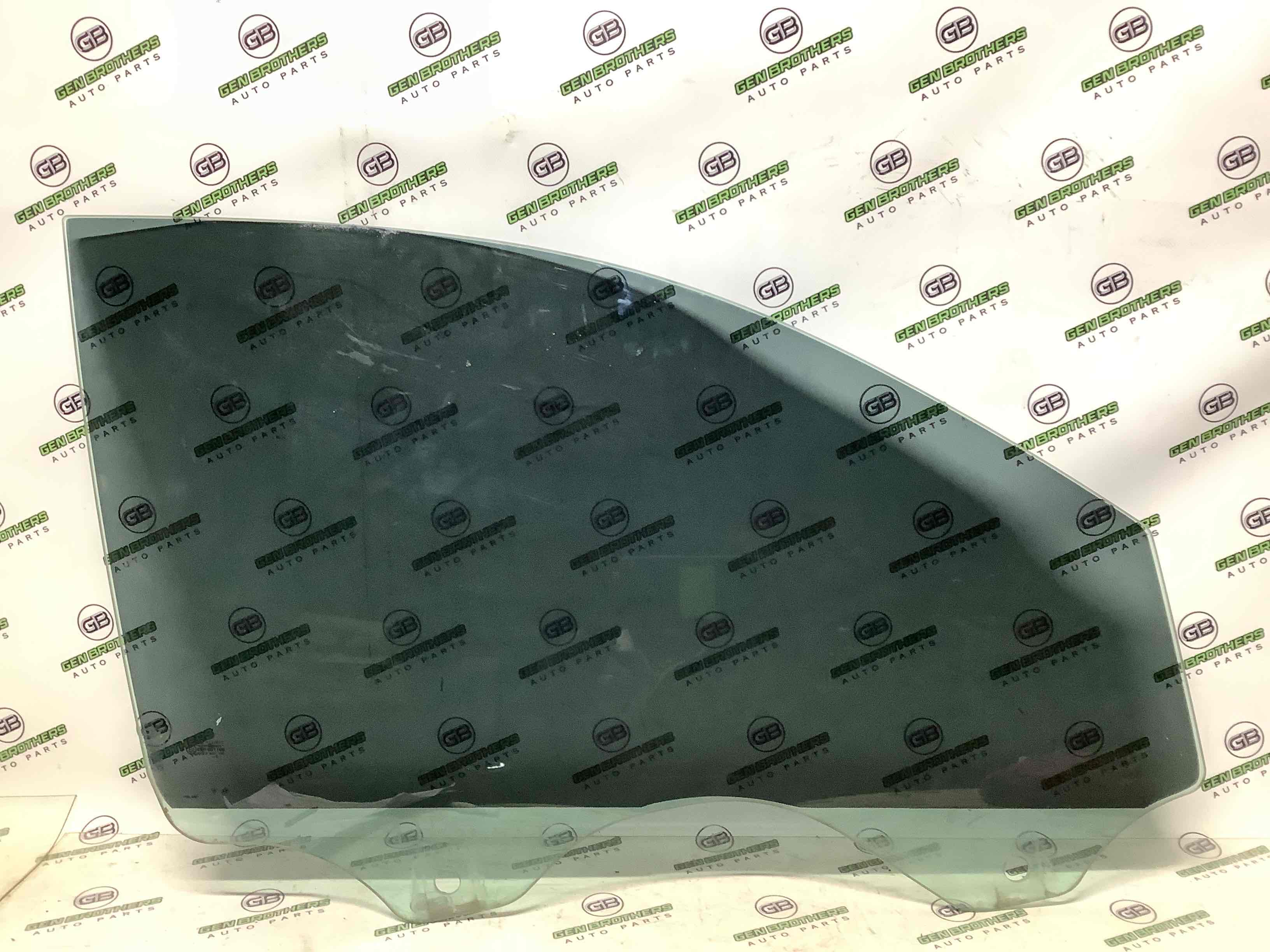 Скло переднє праве