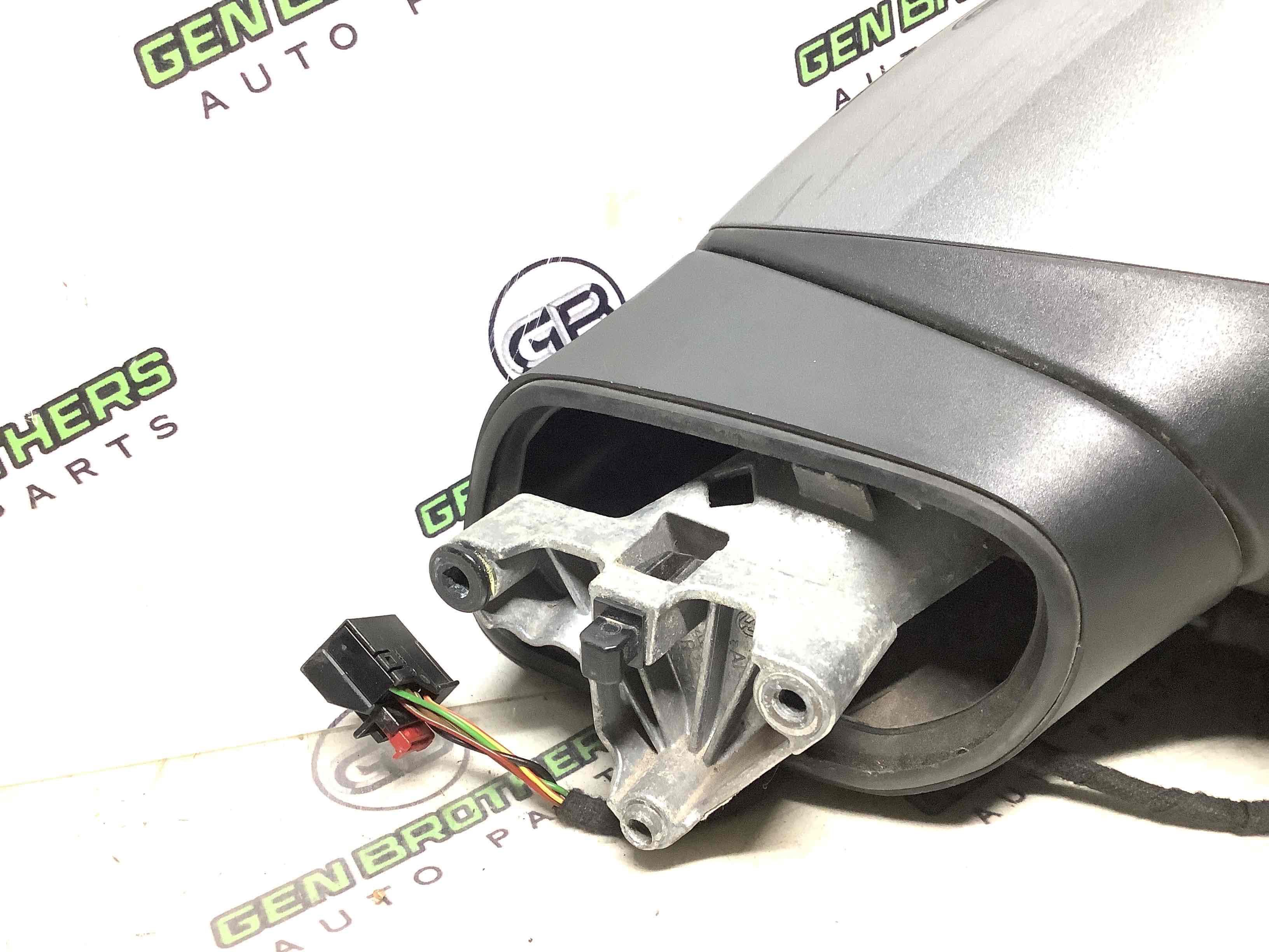 Дзеркало зовнішнє праве