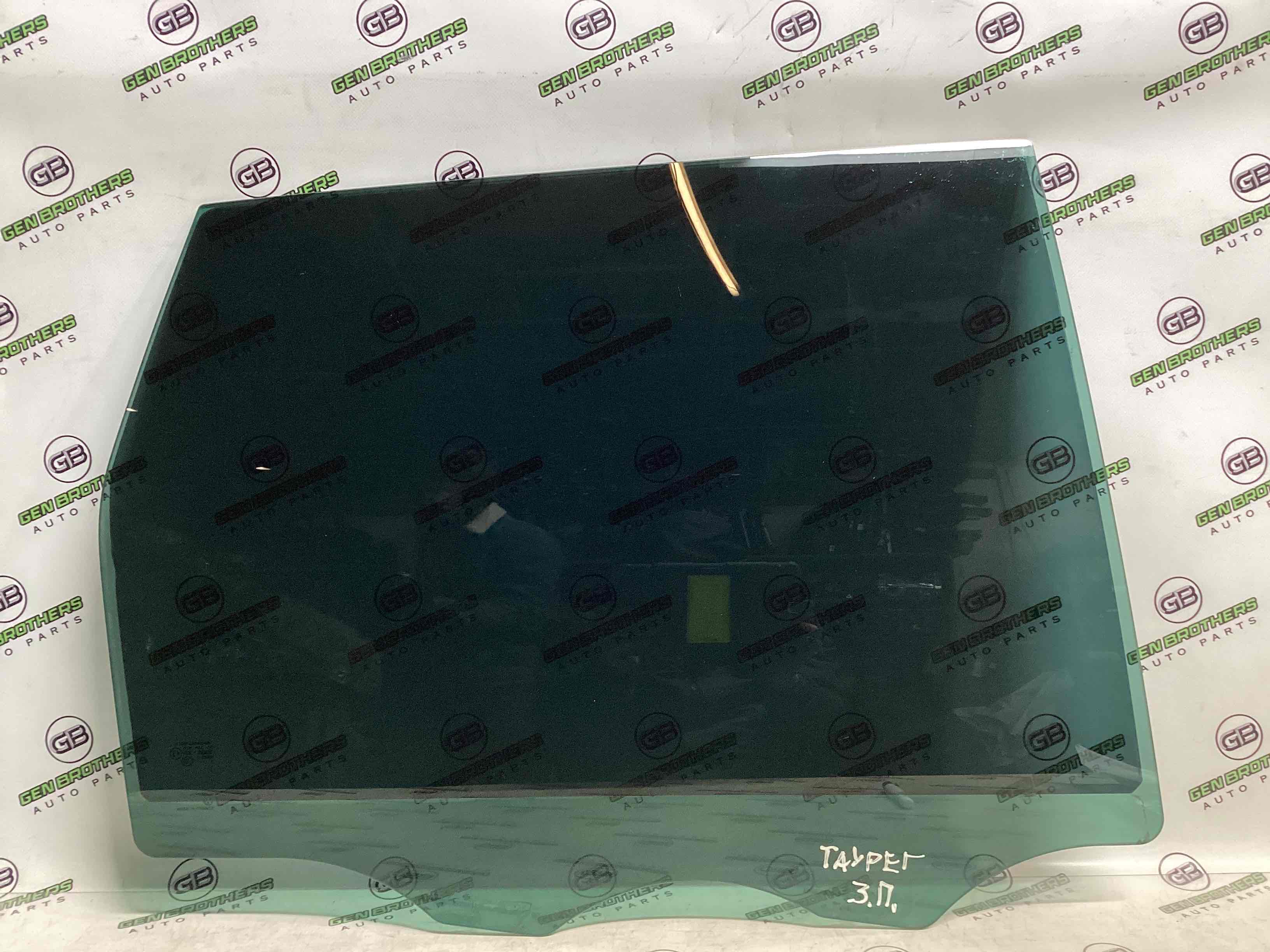 Скло заднє праве