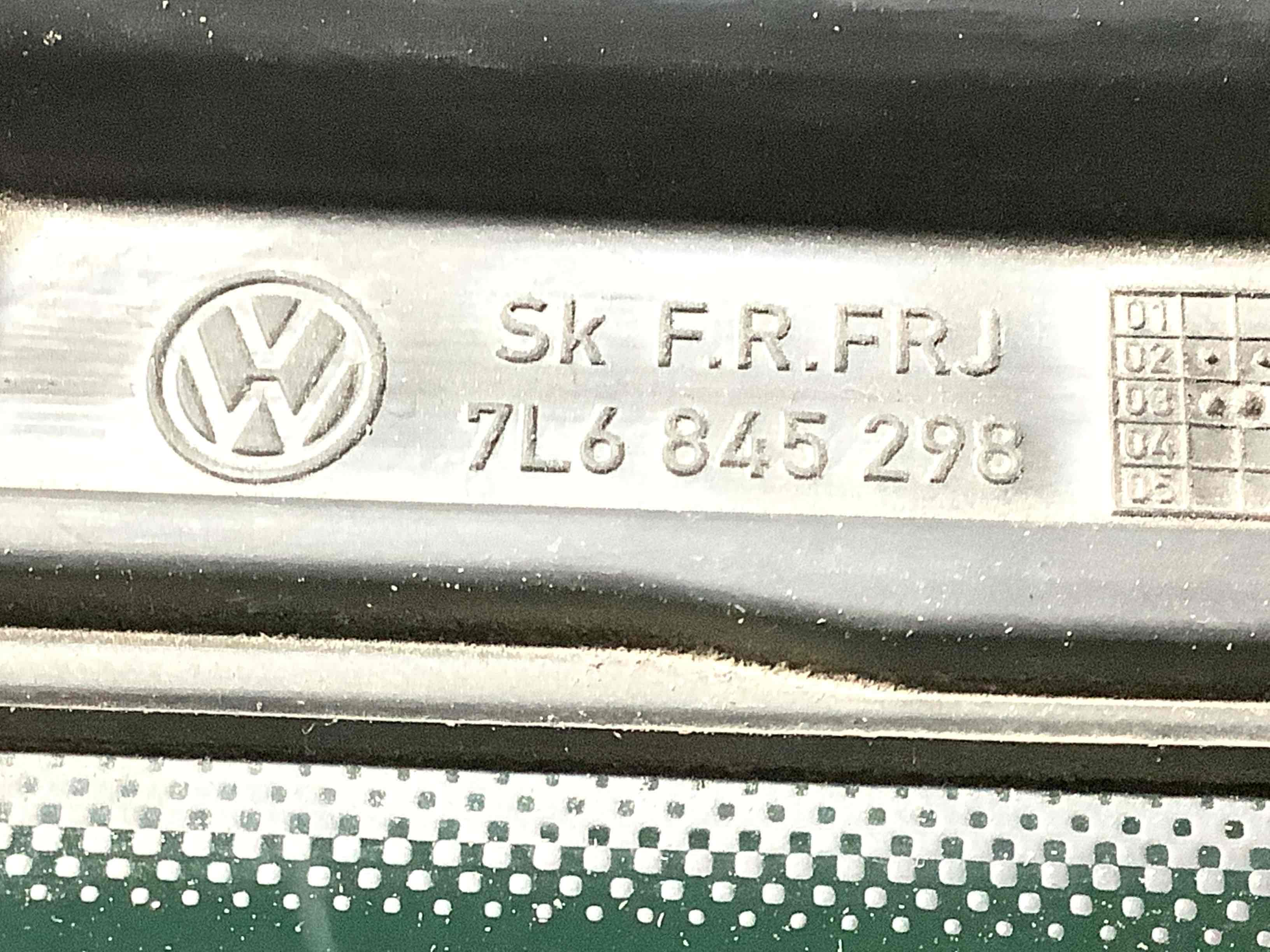 Скло кузовне бічне праве