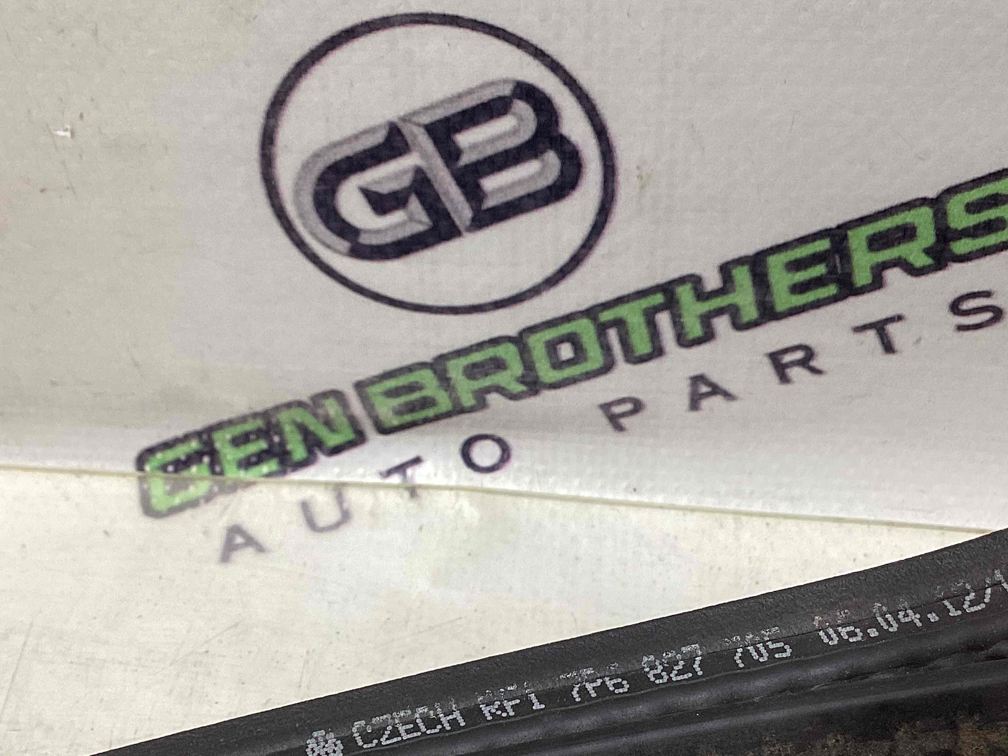 Ущільнювач кришки багажника, двері багажника