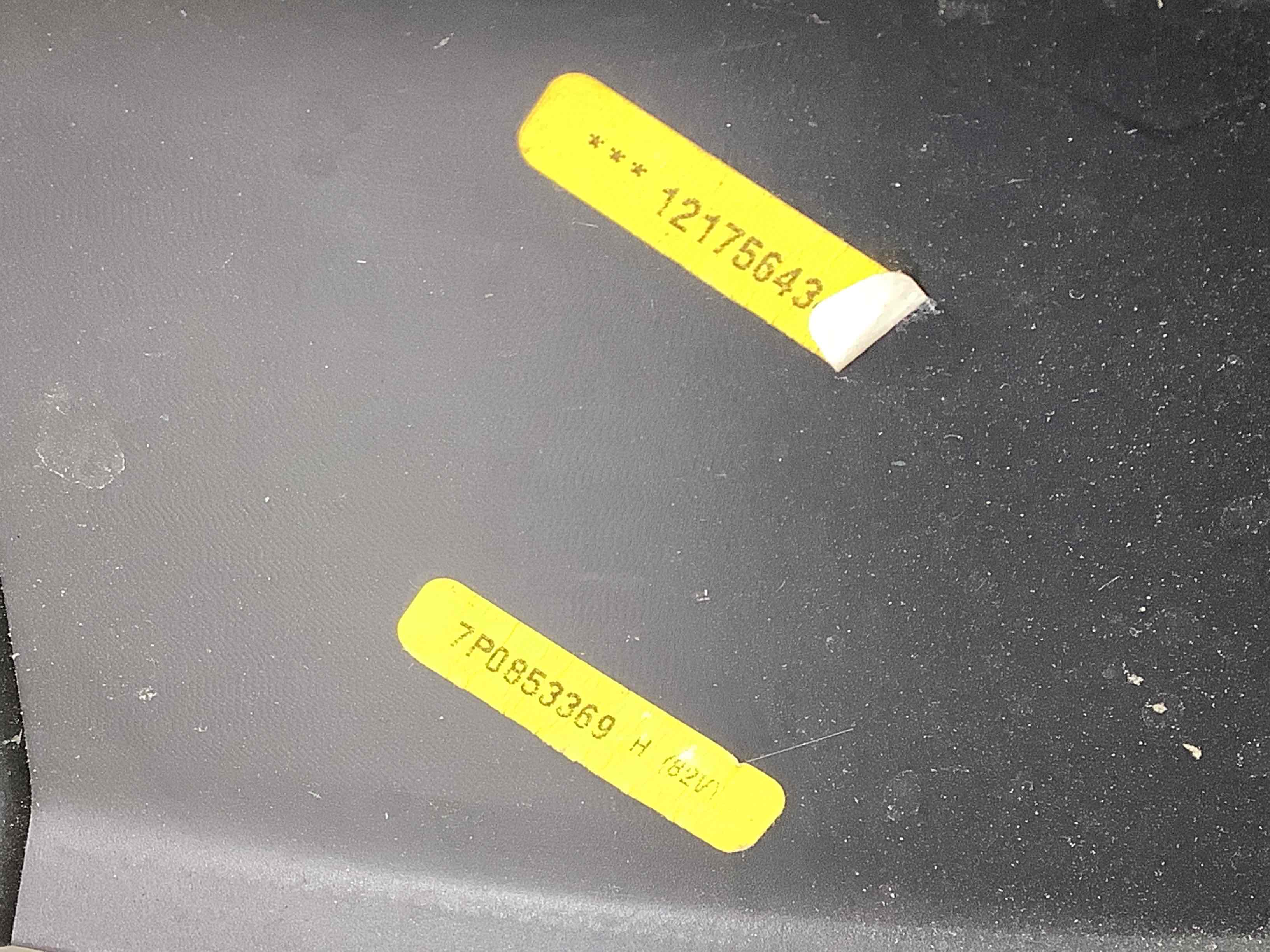 Обшивка центральної стійки ліва