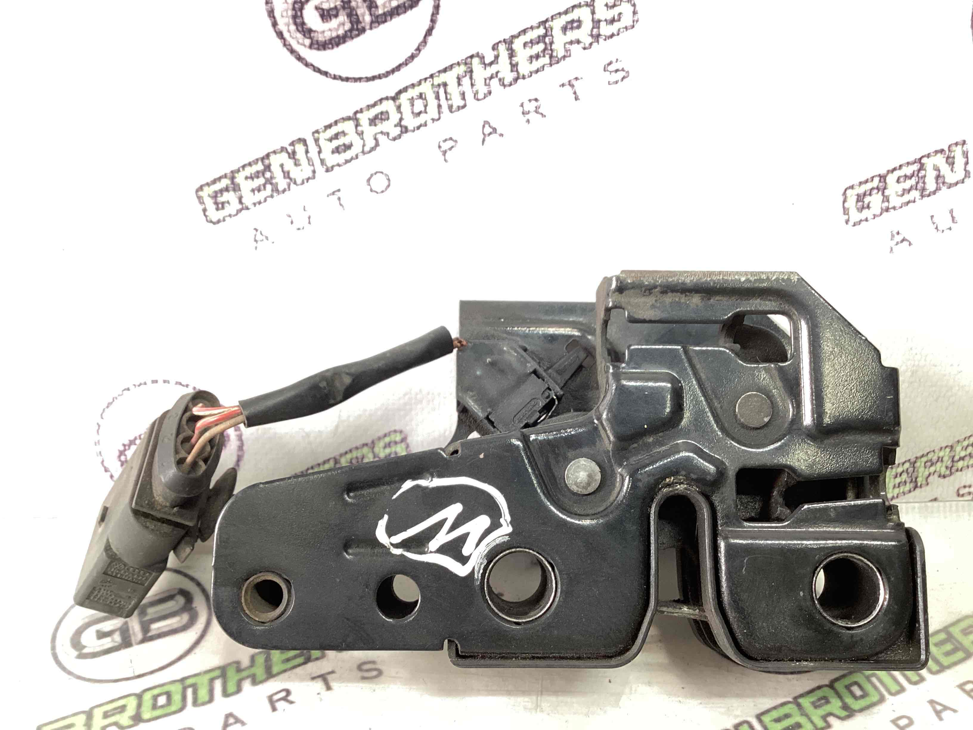 Замок капота, трос капота